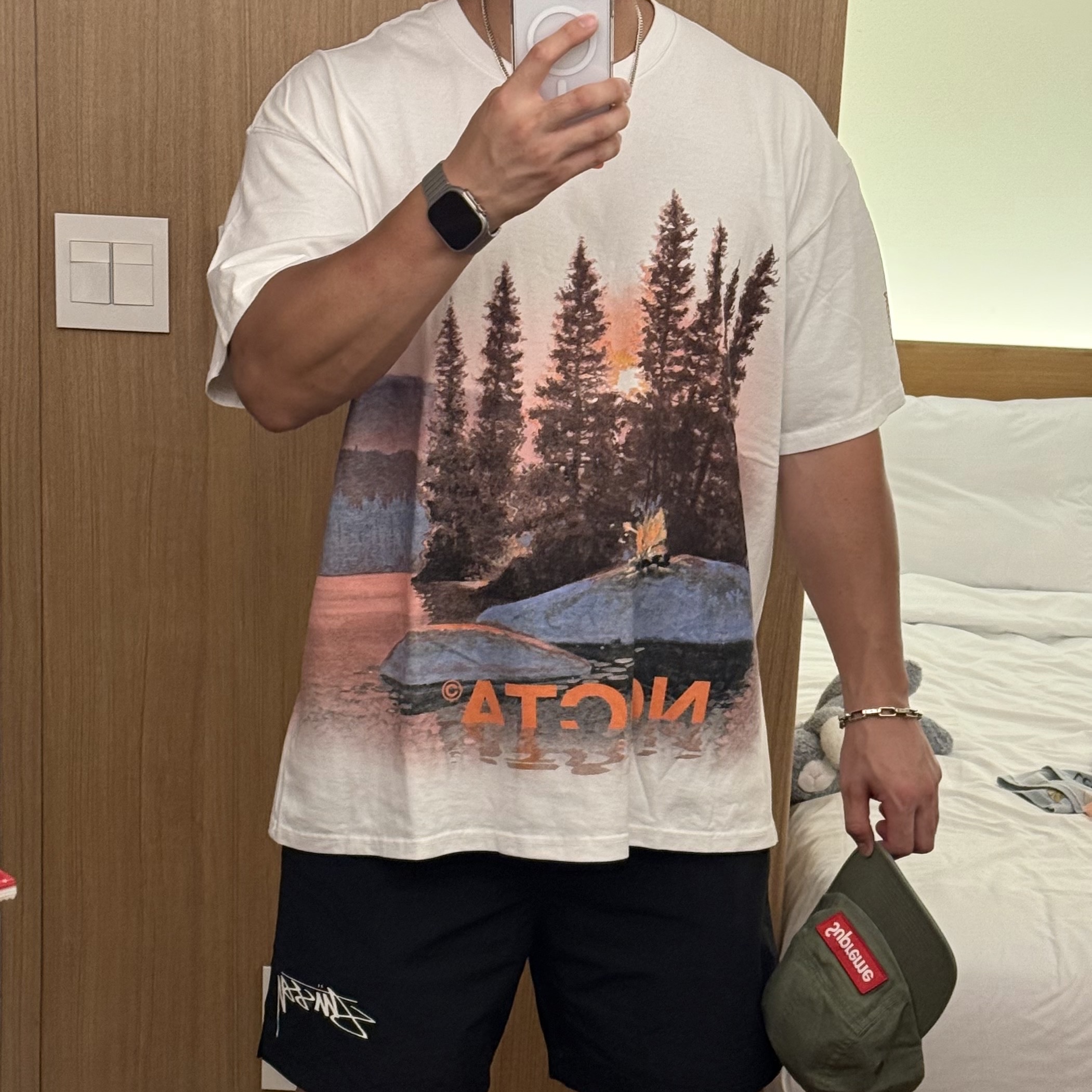 Nike x Drake Nocta Opal Reels Tee White (FV7865-100), Nike x Stussy Shorts Black (FJ9167-010) 착용 스타일