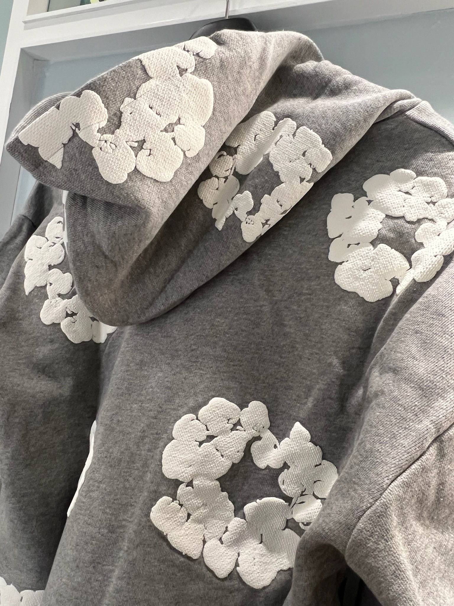 Denim Tears The Cotton Wreath Sweatshirt Grey 착용 스타일 - 6
