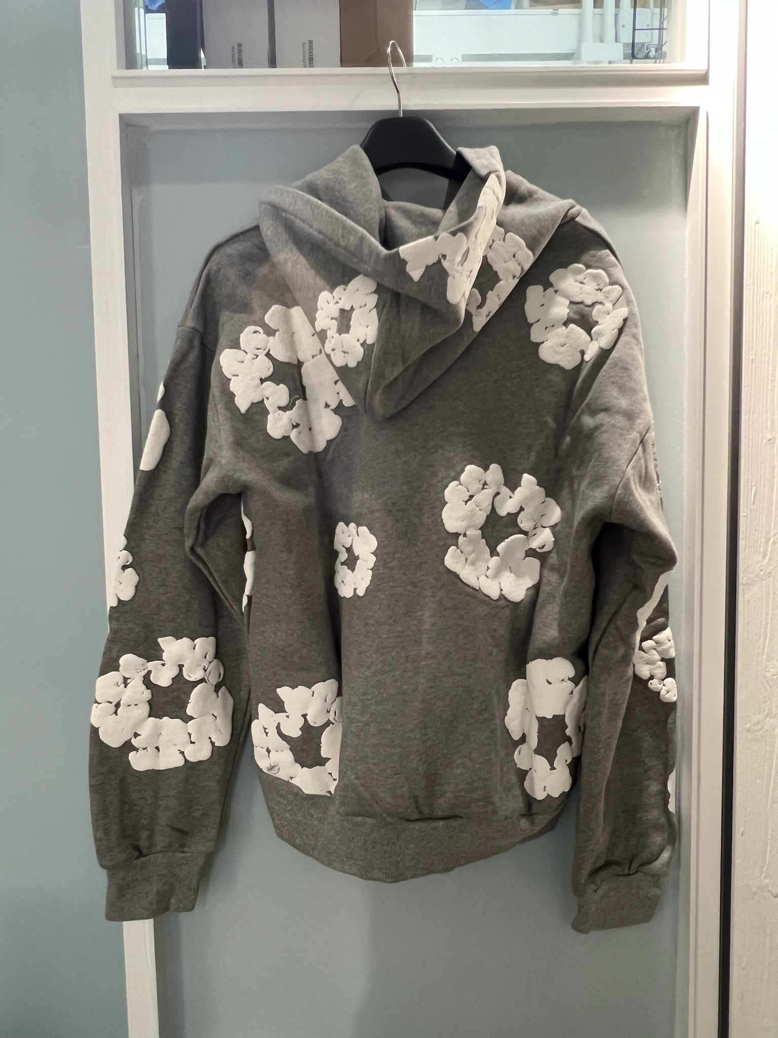 Denim Tears The Cotton Wreath Sweatshirt Grey 착용 스타일 - 5