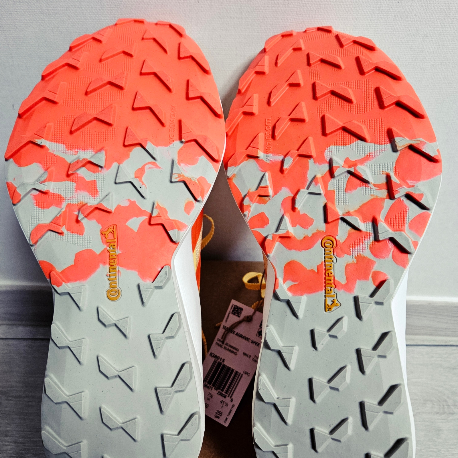 Adidas Terrex Agravic Speed Trail Running Semi Spark Crystal White 착용 스타일 - 4