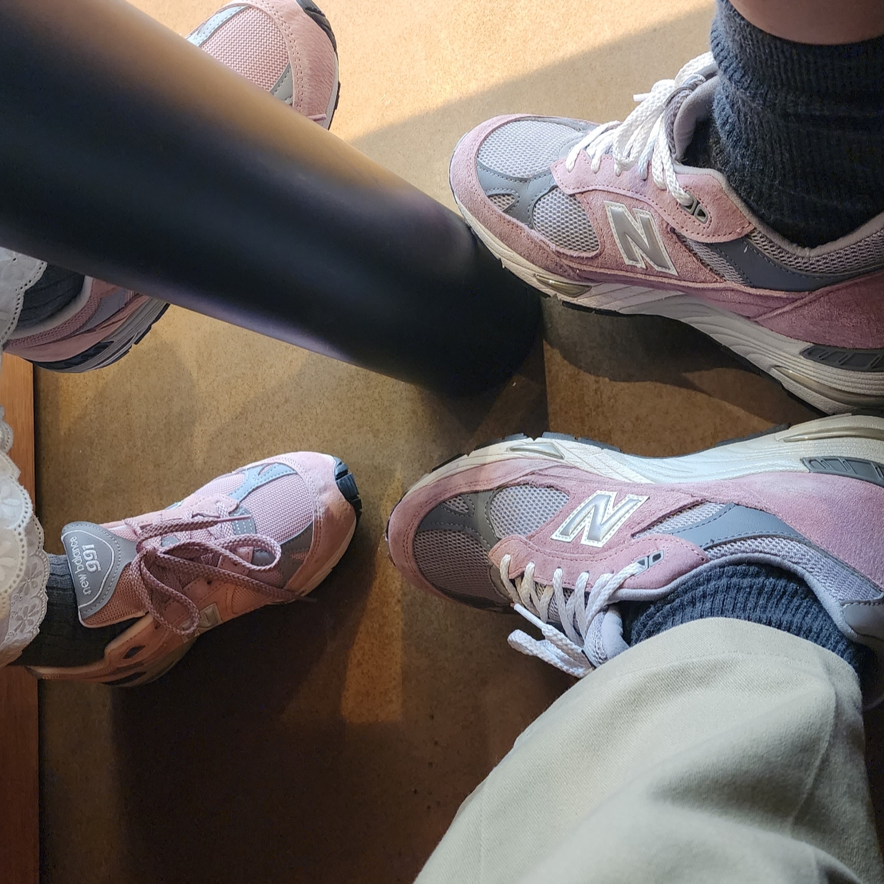 (W) New Balance 991 Made in UK Shy Pink, New Balance 991 Made in UK Pink Grey 착용 스타일