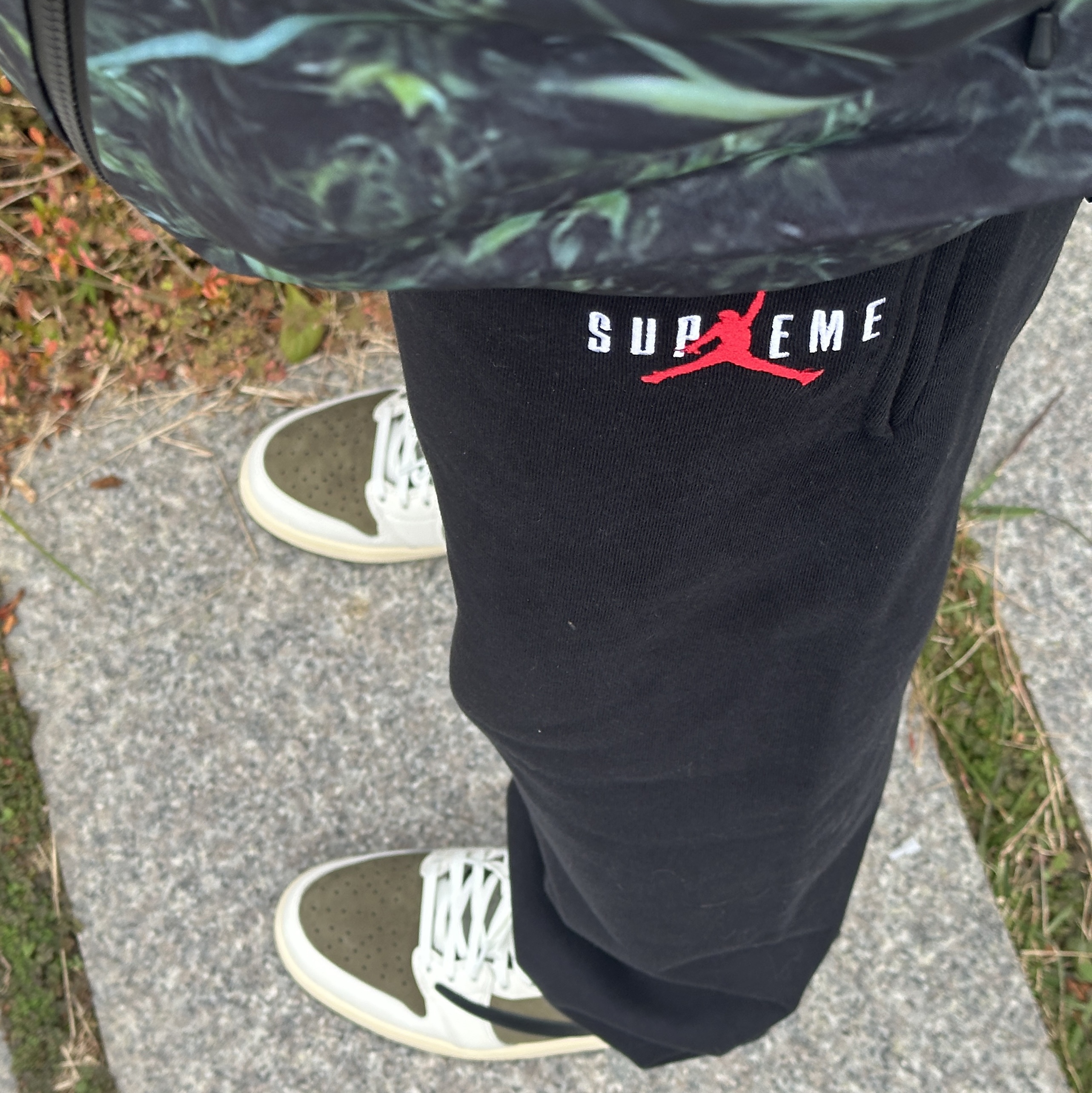 Supreme Gore-Tex Taped Seam Shell Jacket Kermit The Frog - 24SS, Supreme 2-Tone S Logo 6-Panel Black - 24SS 착용 스타일 - 4
