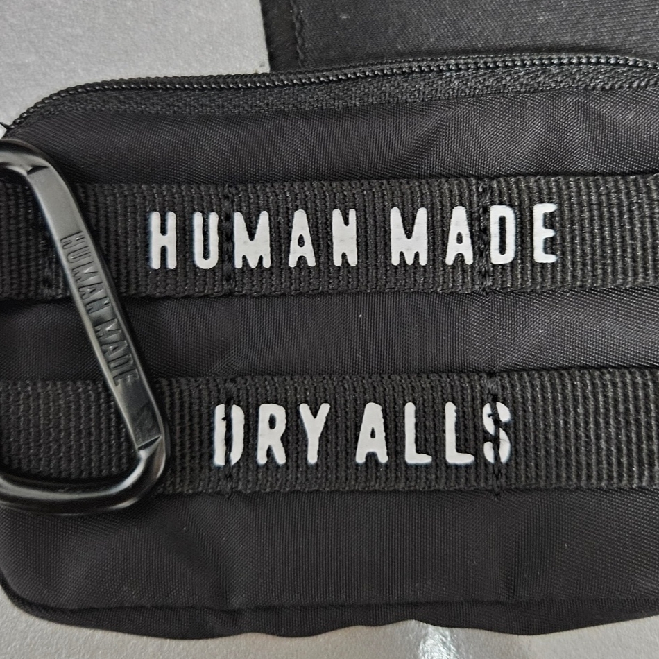 Human Made Military Card Case Black 착용 스타일 - 1