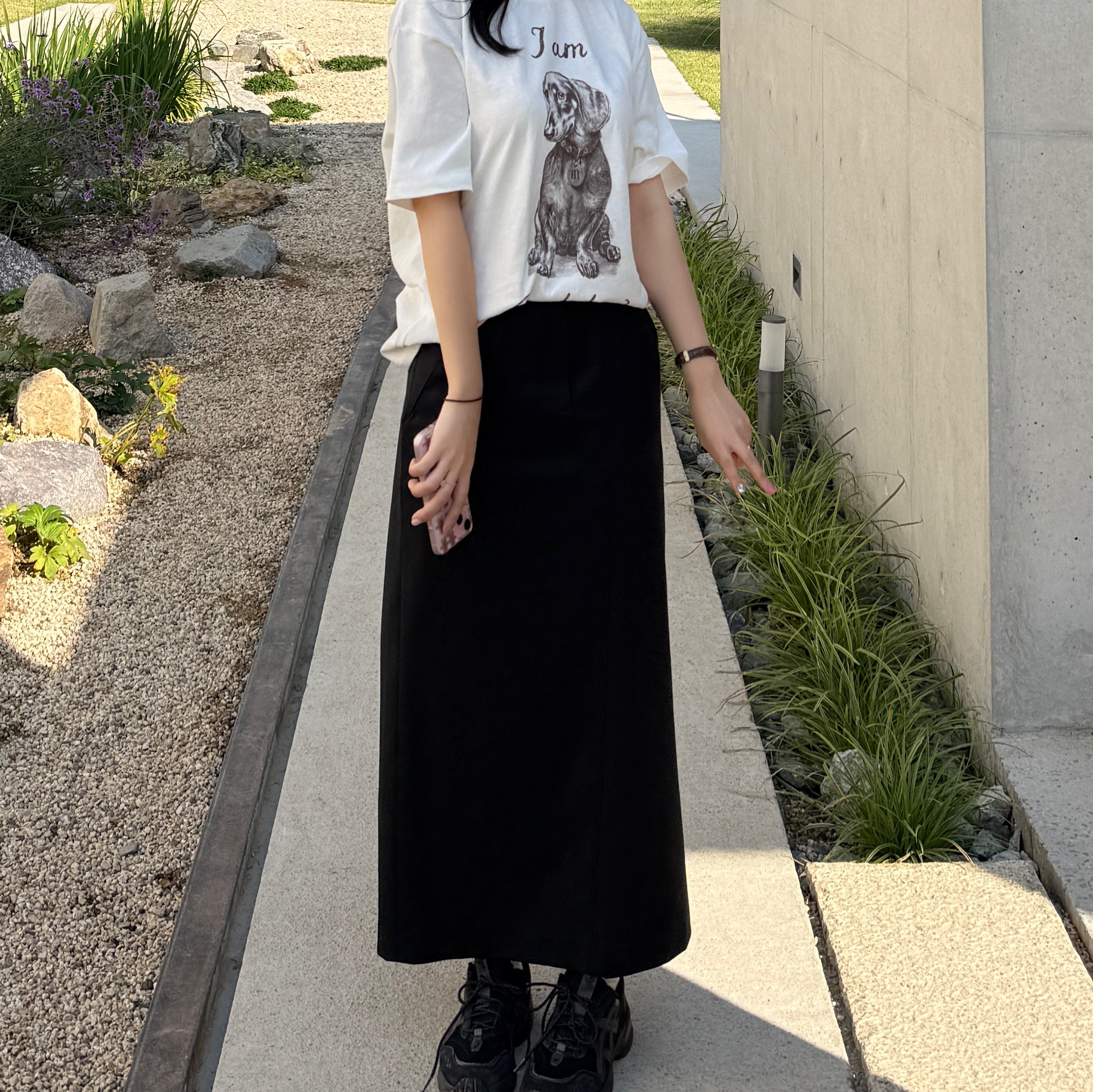 FARVEN Iam Dachshund Tee Ivory 착용 스타일