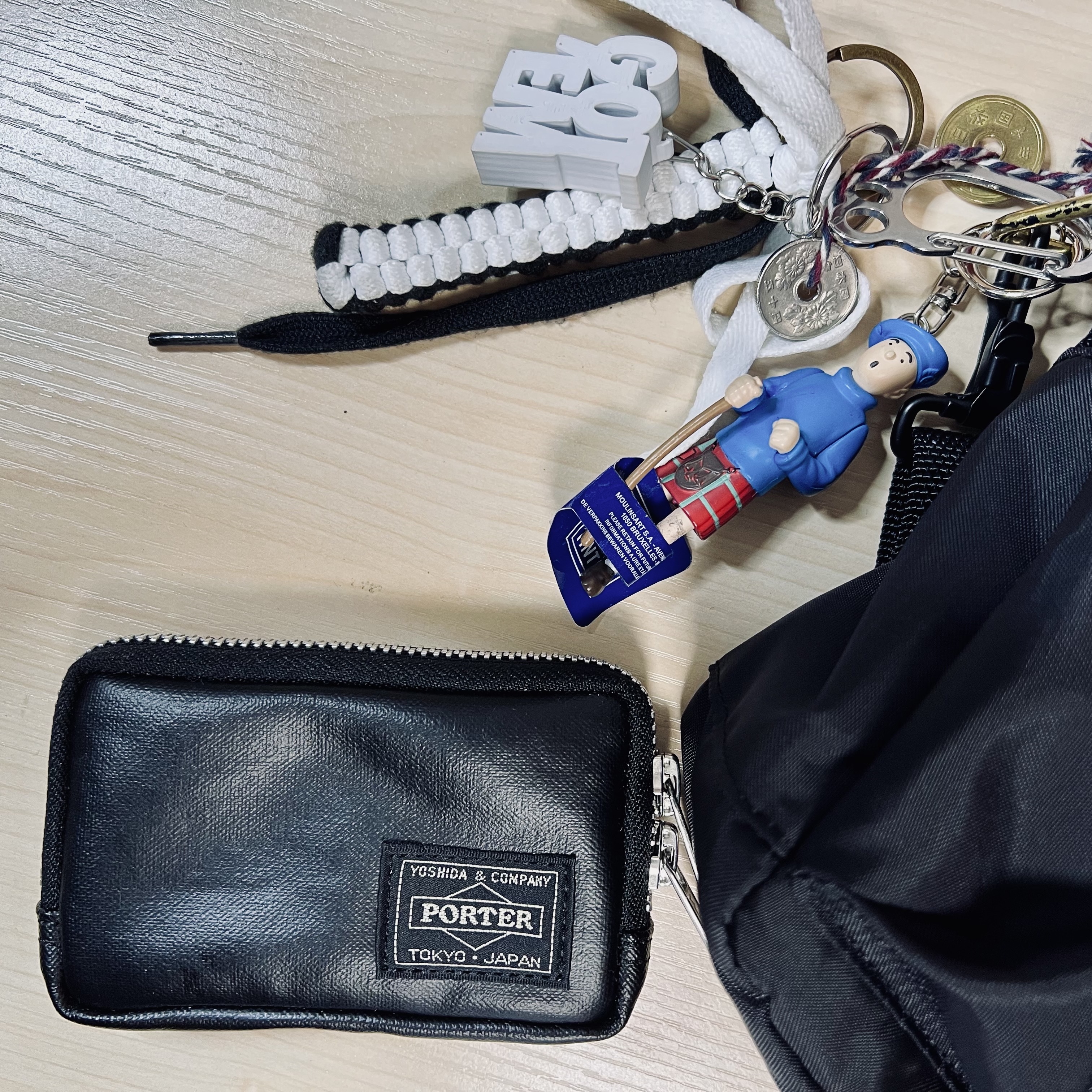 Porter Freestyle Multi Coin Case Black 착용 스타일