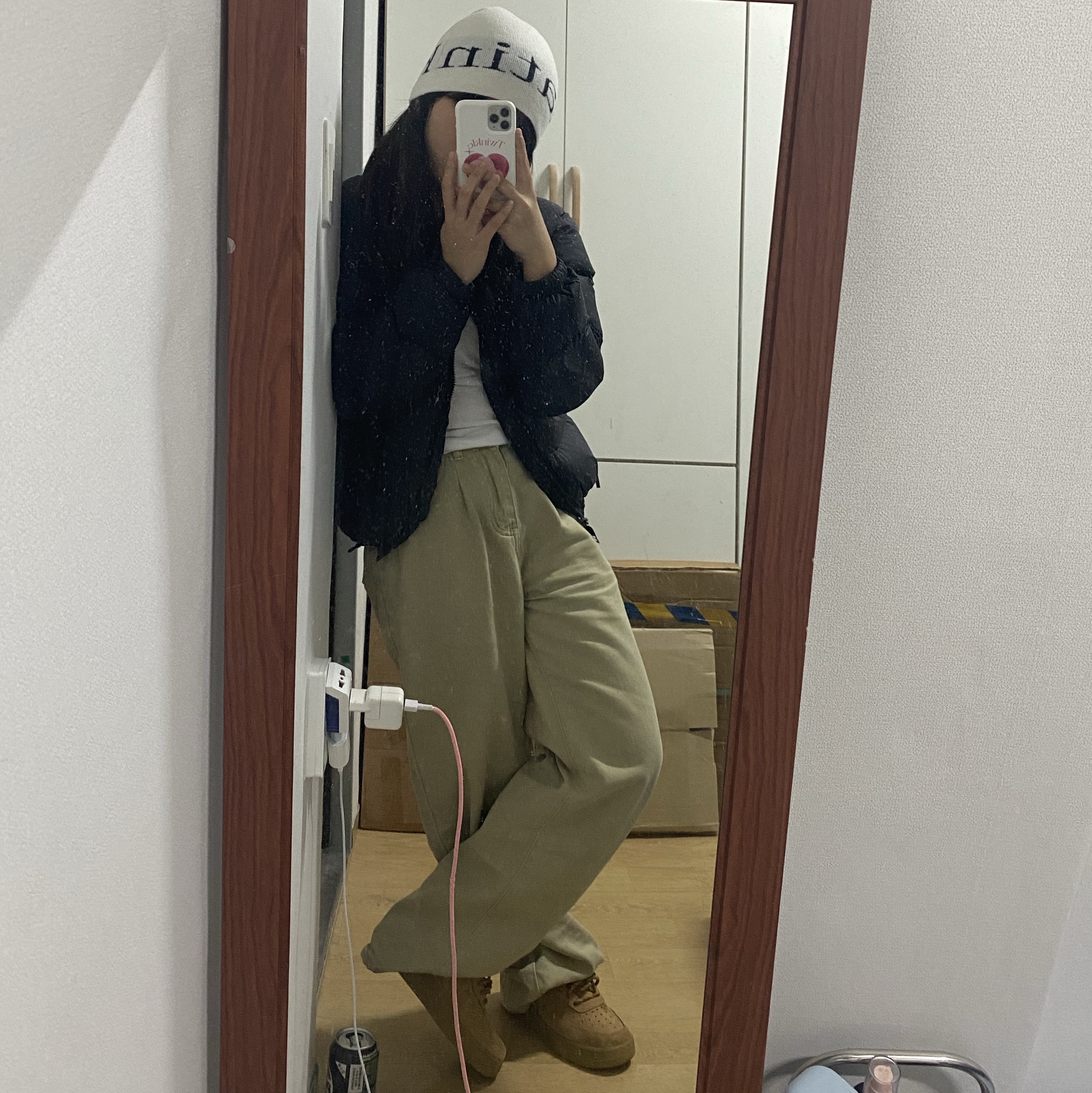 (W) Nike Air Force 1 '07 WB Flax Wheat, The North Face 1996 Eco Nuptse Jacket Black 착용 스타일
