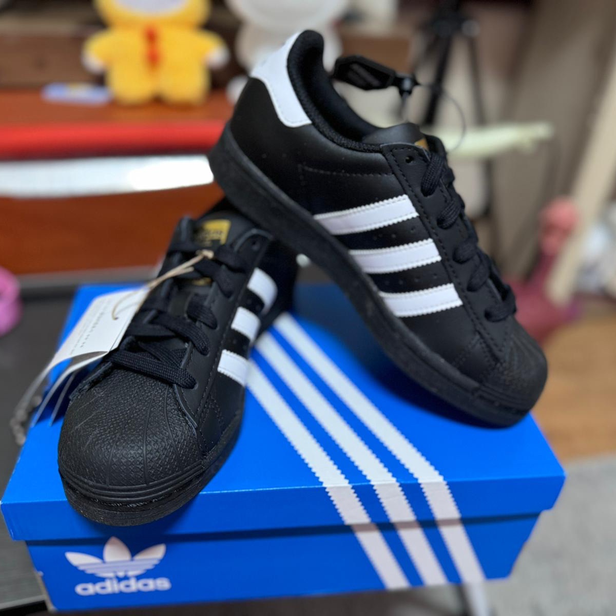 (J) Adidas Superstar Black White 착용 스타일