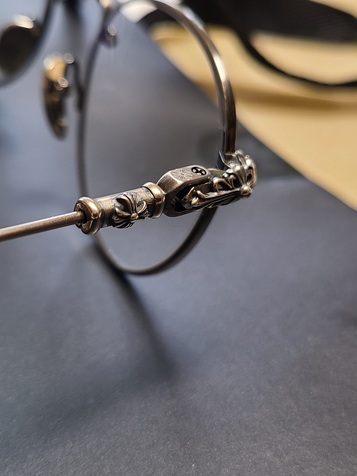 Chrome Hearts Bubba-A Antique Silver Black Plastic, Alexander McQueen Skull Leather Bracelet Black 착용 스타일 - 4