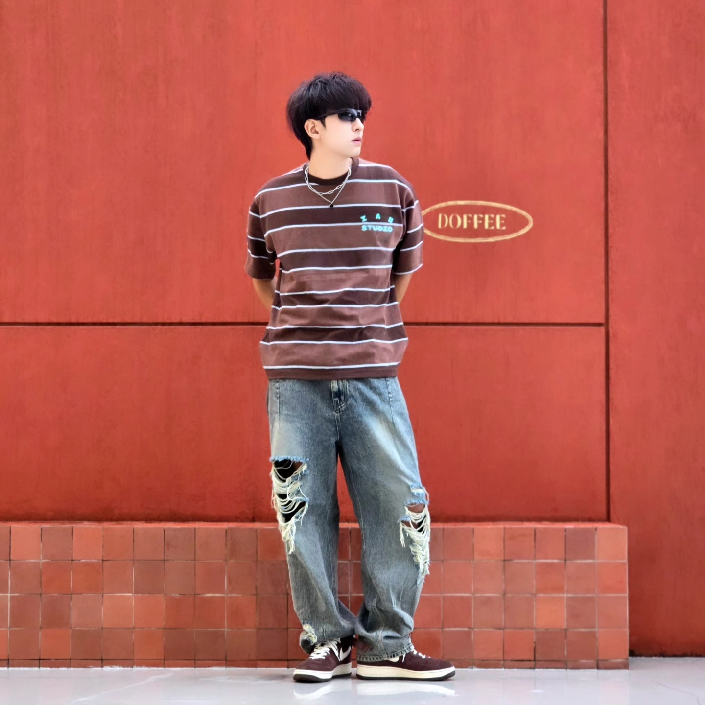IAB Studio Striped T-Shirt Brown, Samsung Galaxy Watch6 44mm LTE Silver (Korean Ver.) 착용 스타일 - 10