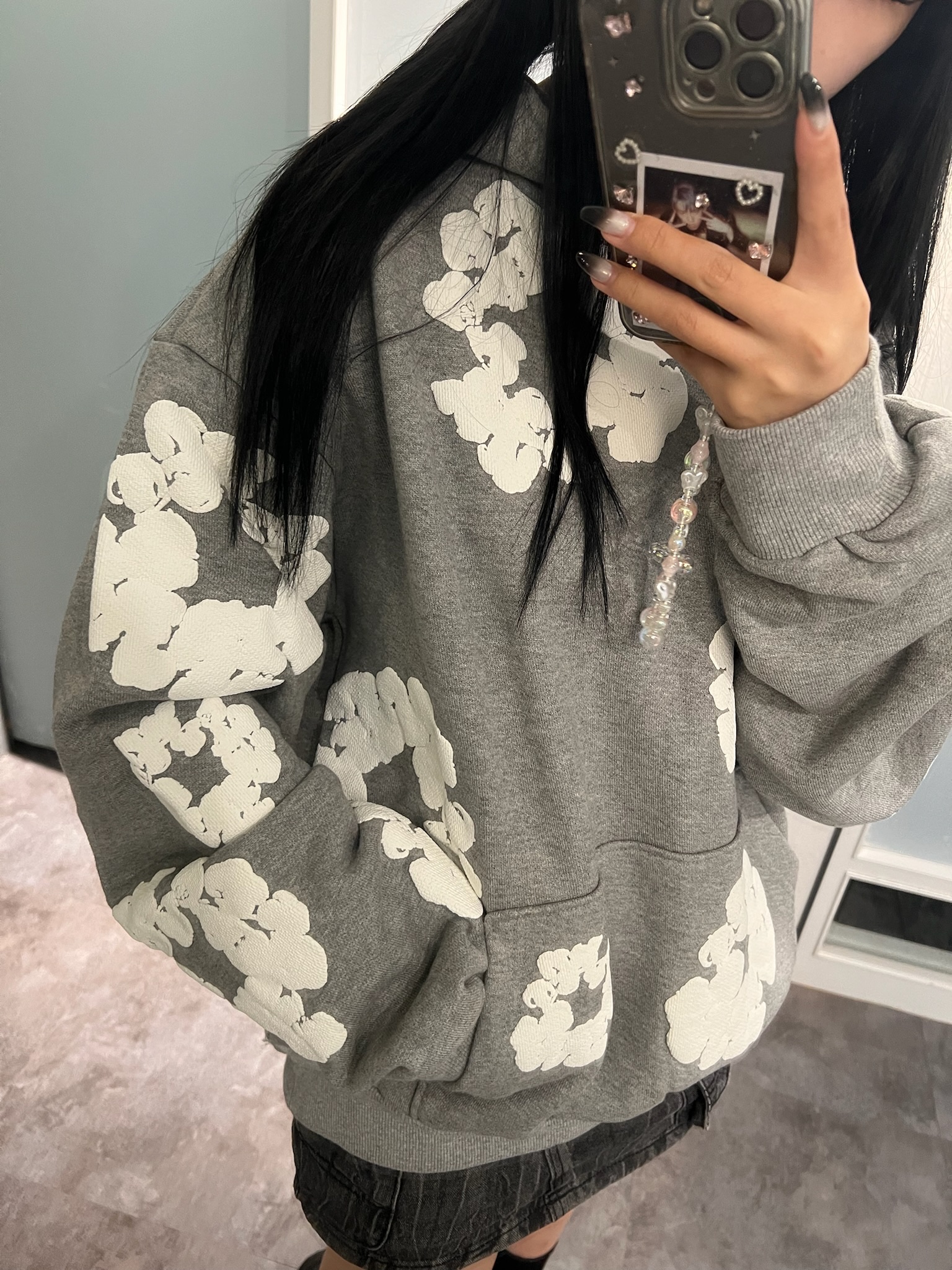 Denim Tears The Cotton Wreath Sweatshirt Grey 착용 스타일 - 2