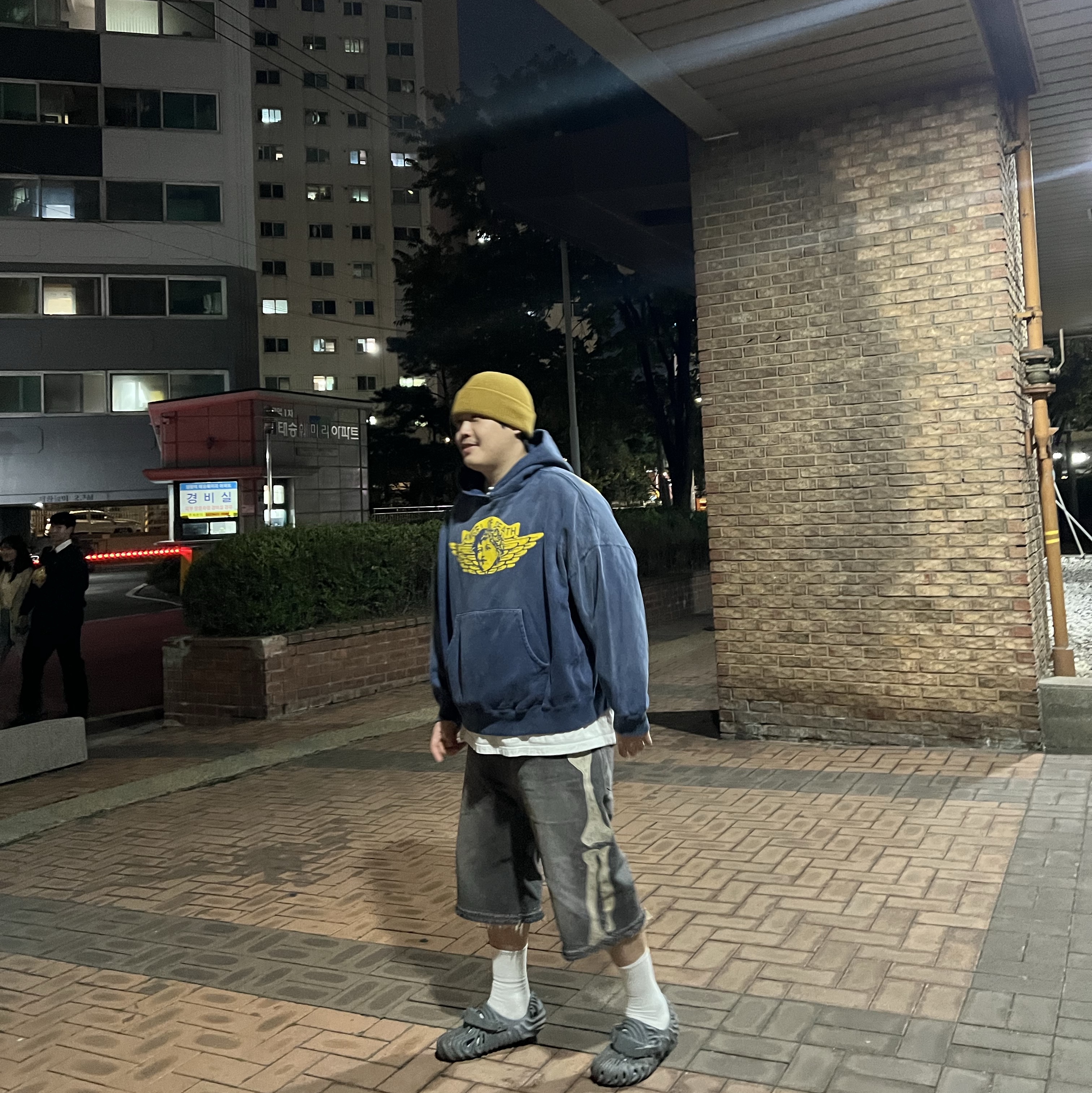 Saint Mxxxxxx Angel Hoodie Navy - 24AW 착용 스타일