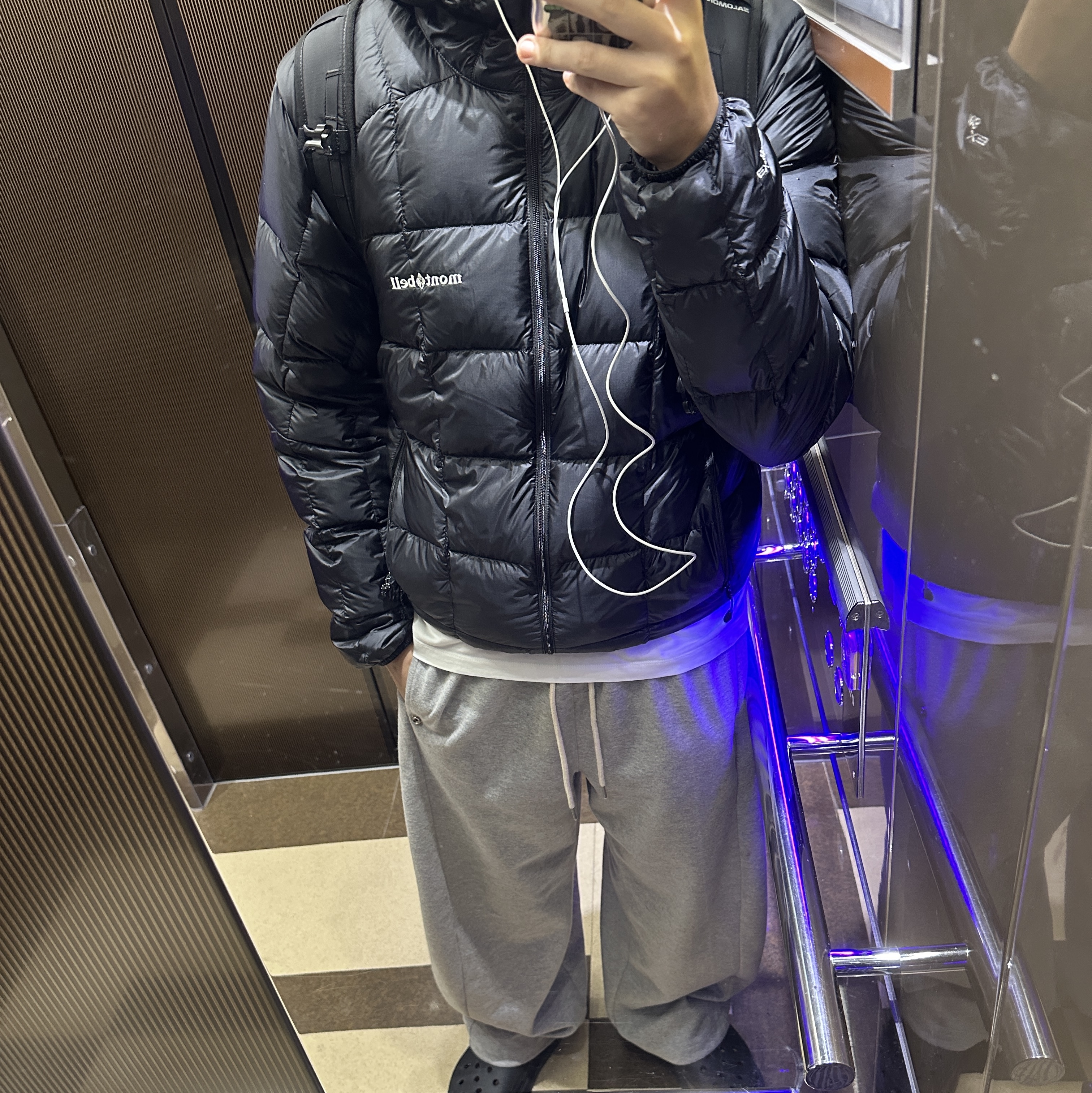 Montbell Superior Down Parka Black 착용 스타일