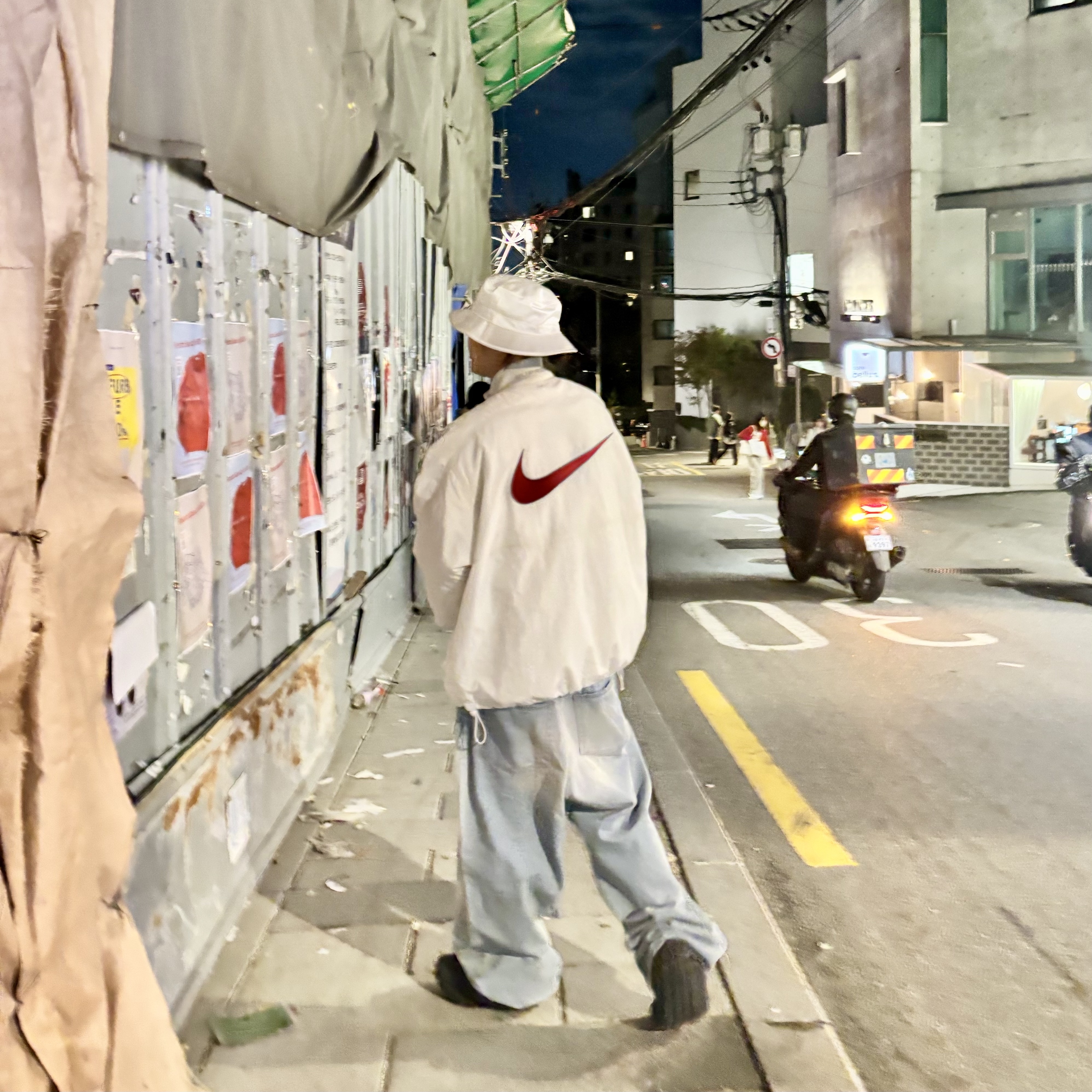 Supreme x Nike Ripstop Pullover White - 24SS, Supreme x Nike Dazzle Crusher White - 24SS 착용 스타일