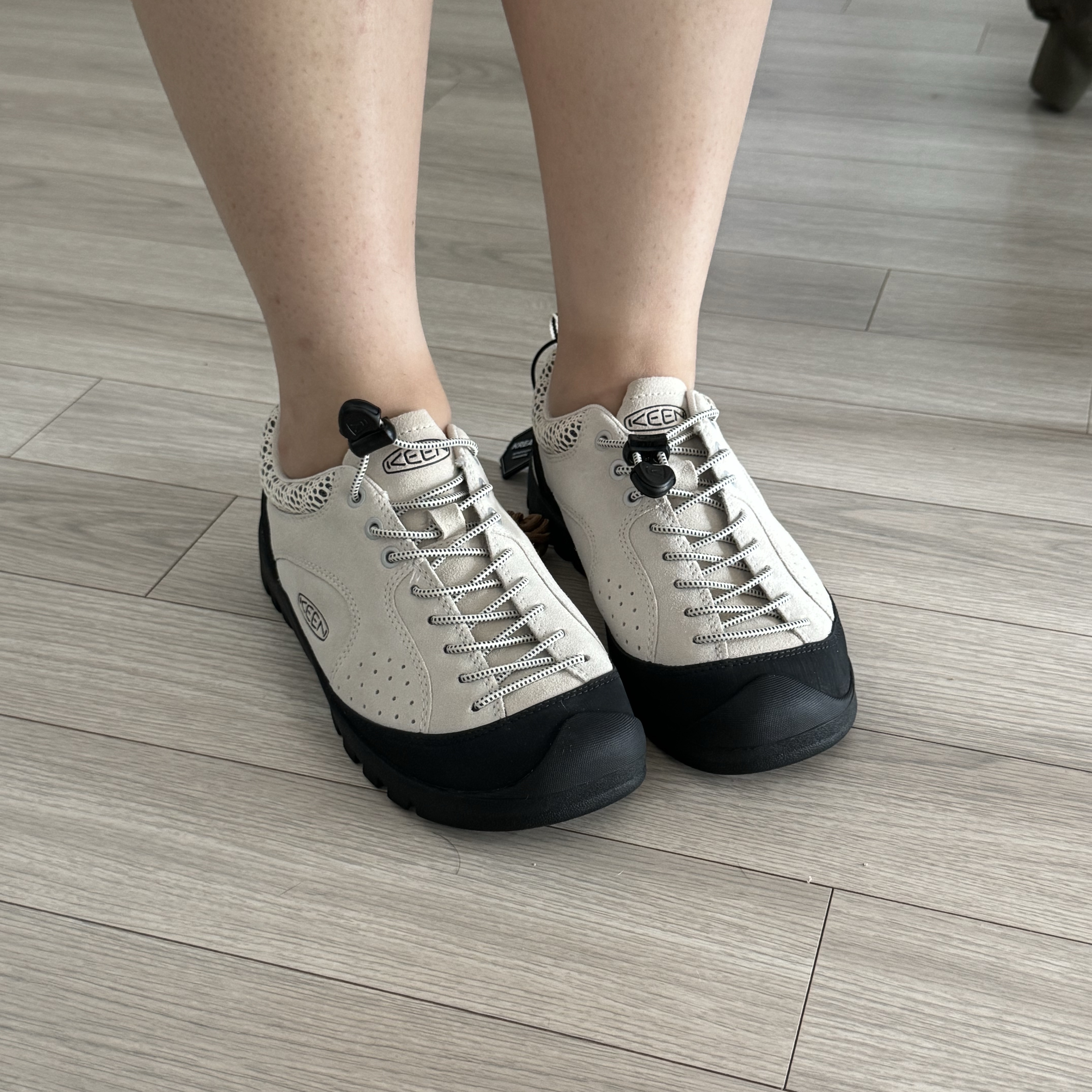 (W) Keen Jasper Rocks SP Sneaker Birch Black 착용 스타일 - 2