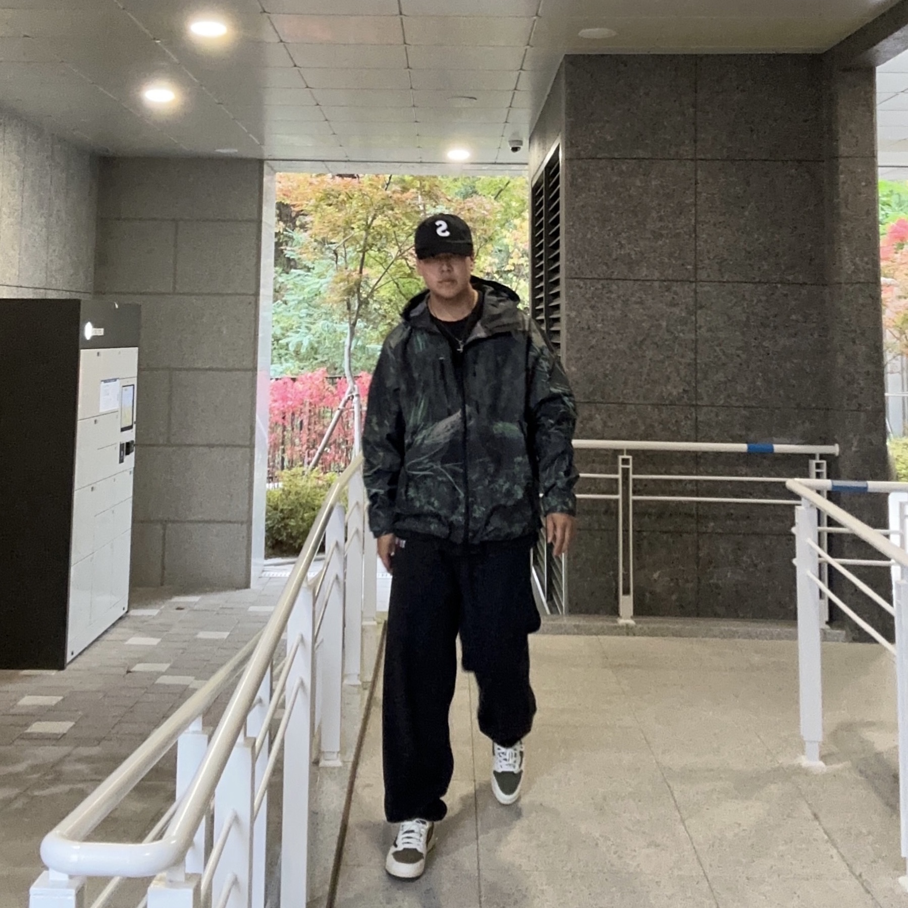 Supreme Gore-Tex Taped Seam Shell Jacket Kermit The Frog - 24SS, Supreme 2-Tone S Logo 6-Panel Black - 24SS 착용 스타일 - 1