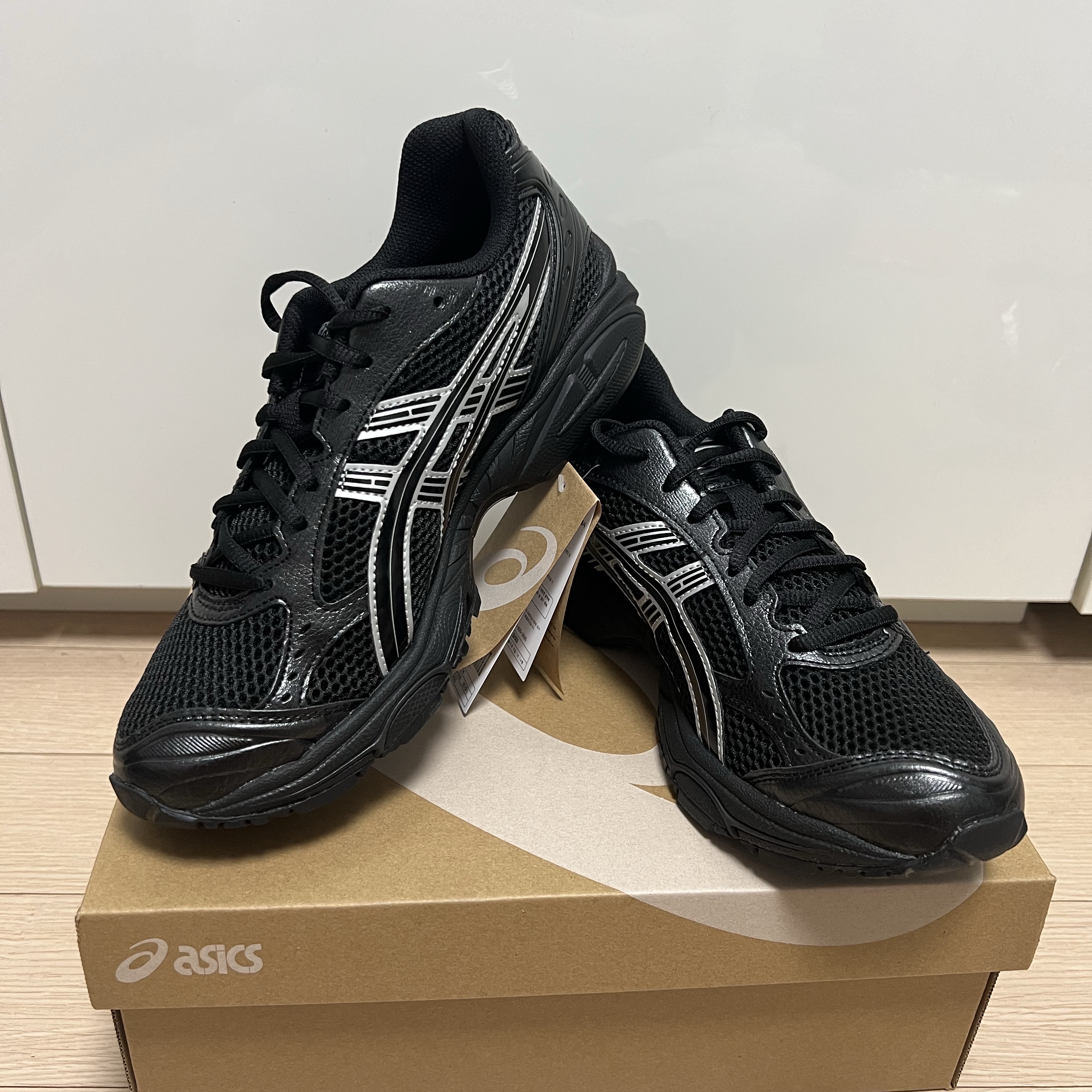 Asics Gel-Kayano 14 Black Pure Silver 착용 스타일 - 2