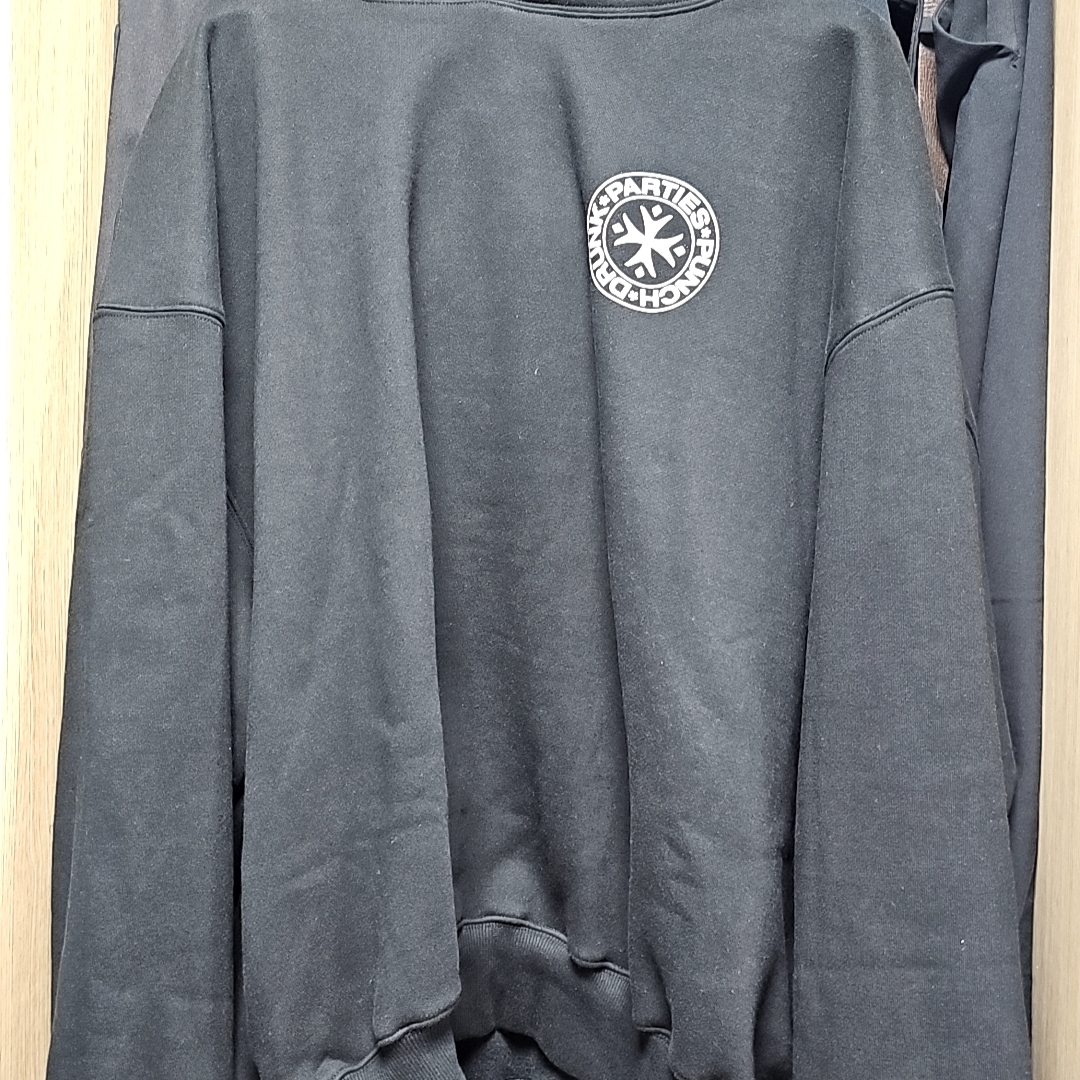 Punch Drunk Parties Circle Logo Oversized Hoodie Black 착용 스타일