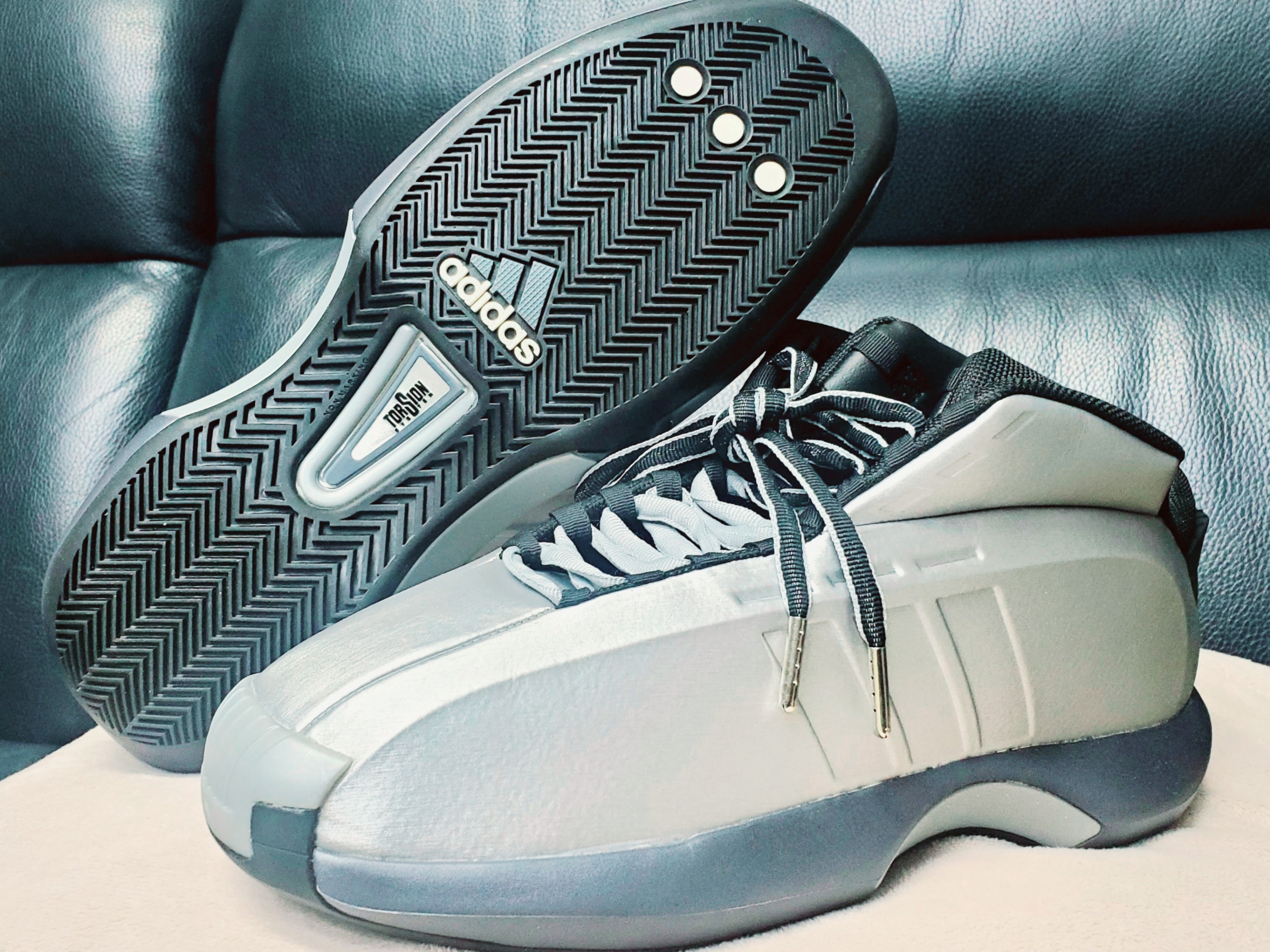 Adidas Crazy 1 Matte Silver Core Black 착용 스타일 - 1