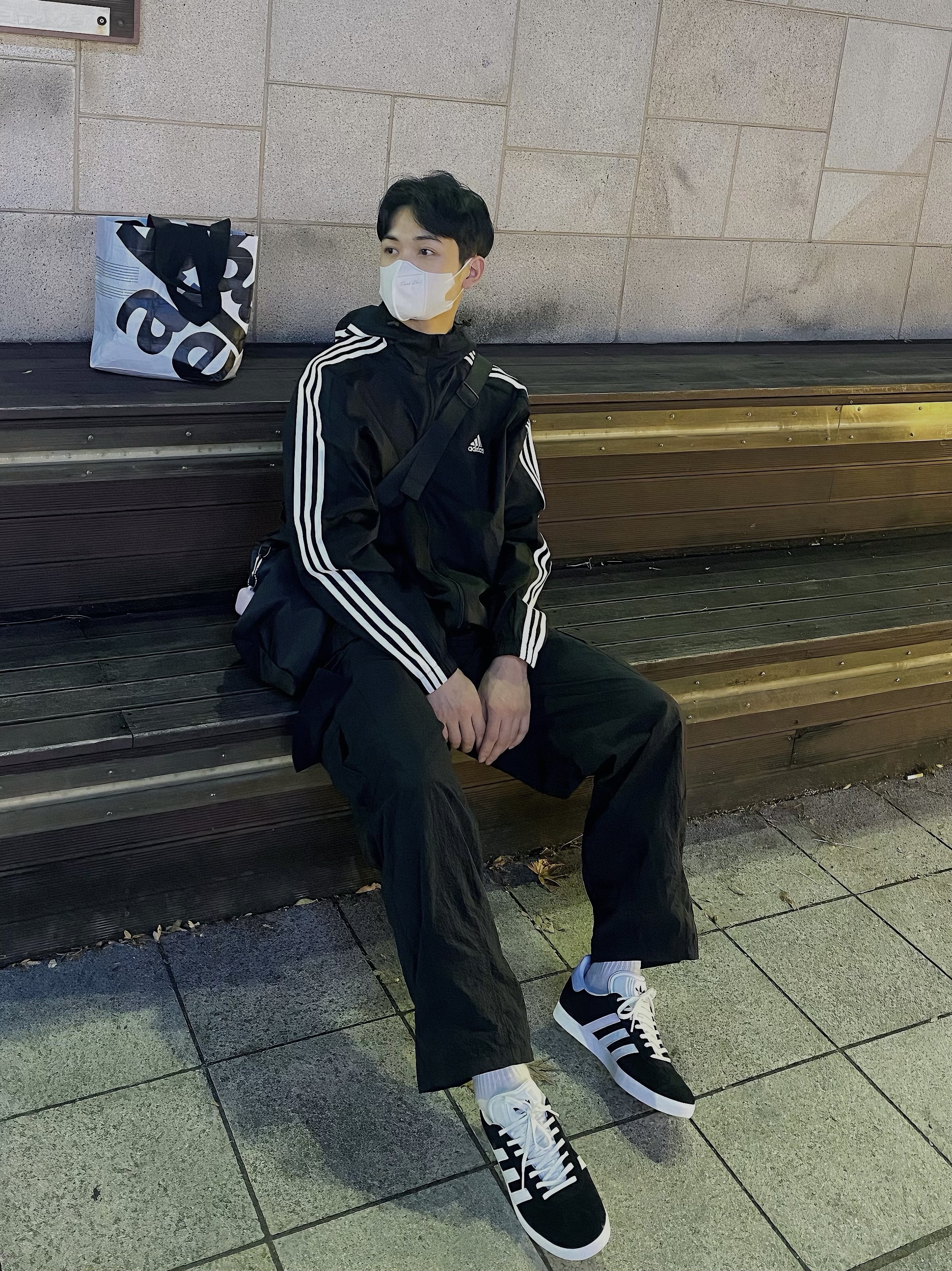 Adidas Essentials 3-Stripes Woven Windbreaker Black - KR Sizing 착용 스타일