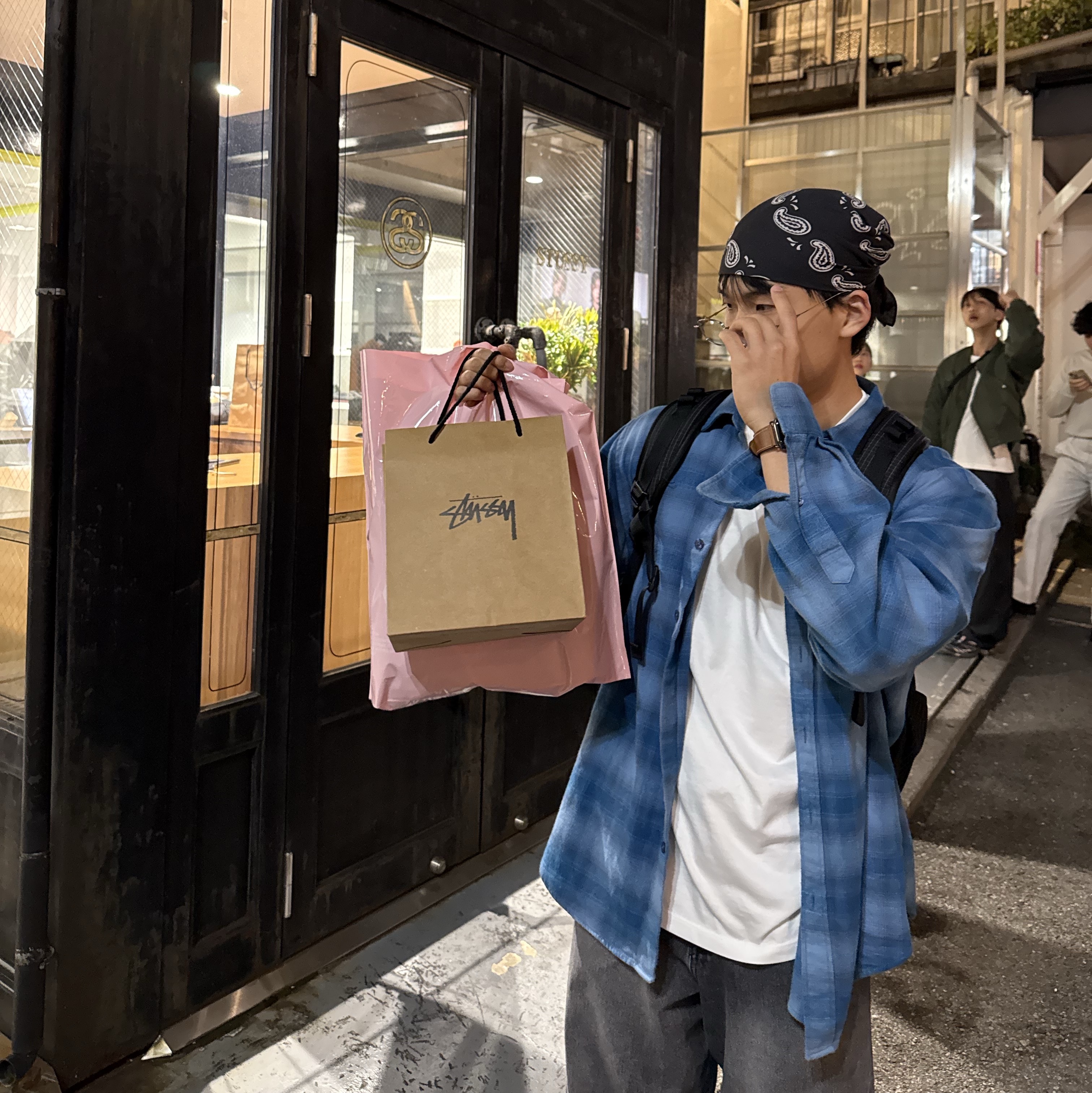 Kapital Fastcolor Selvedge Bandana Kounter Kulture Black 착용 스타일 - 1