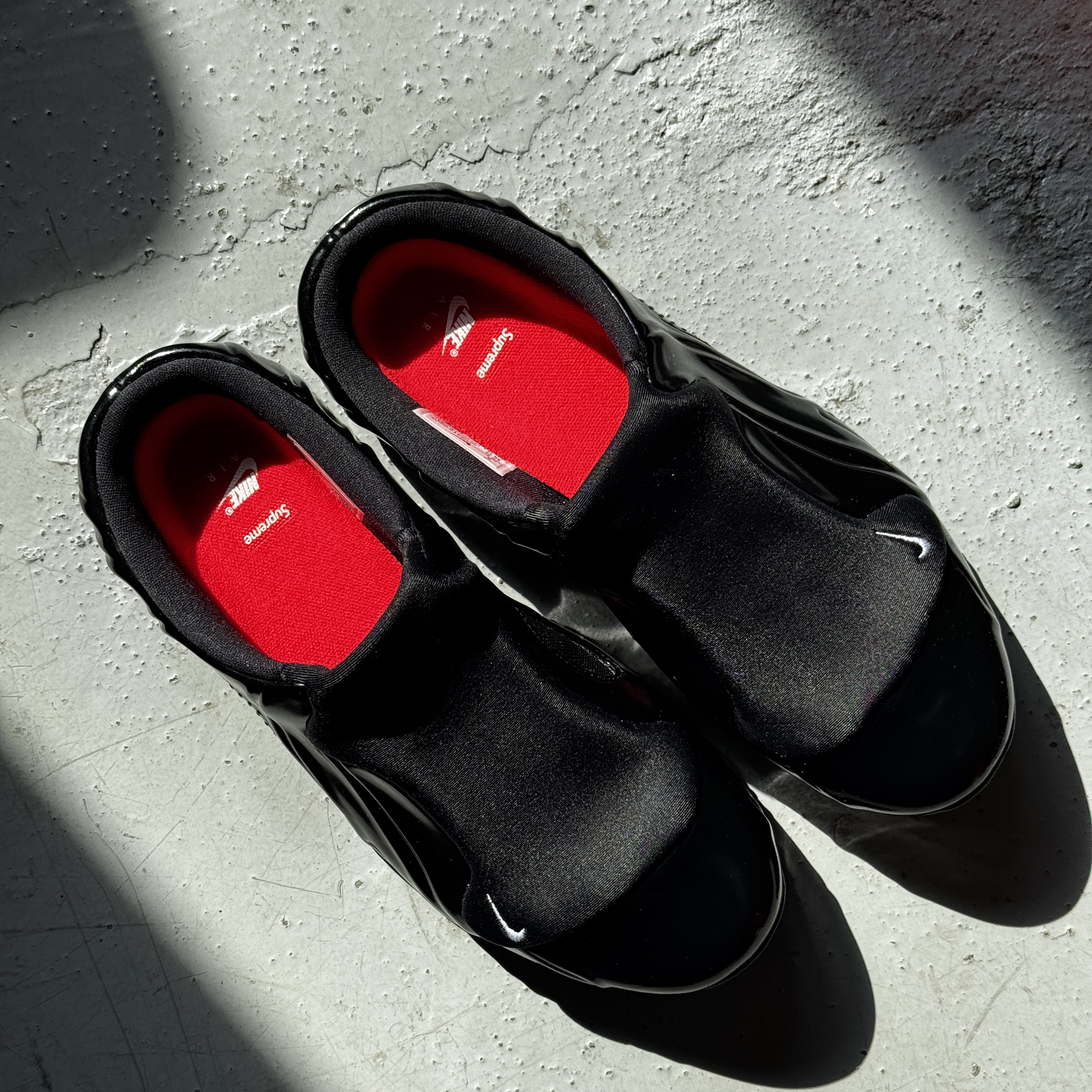 Nike x Supreme Clogposite Black - 24FW 착용 스타일