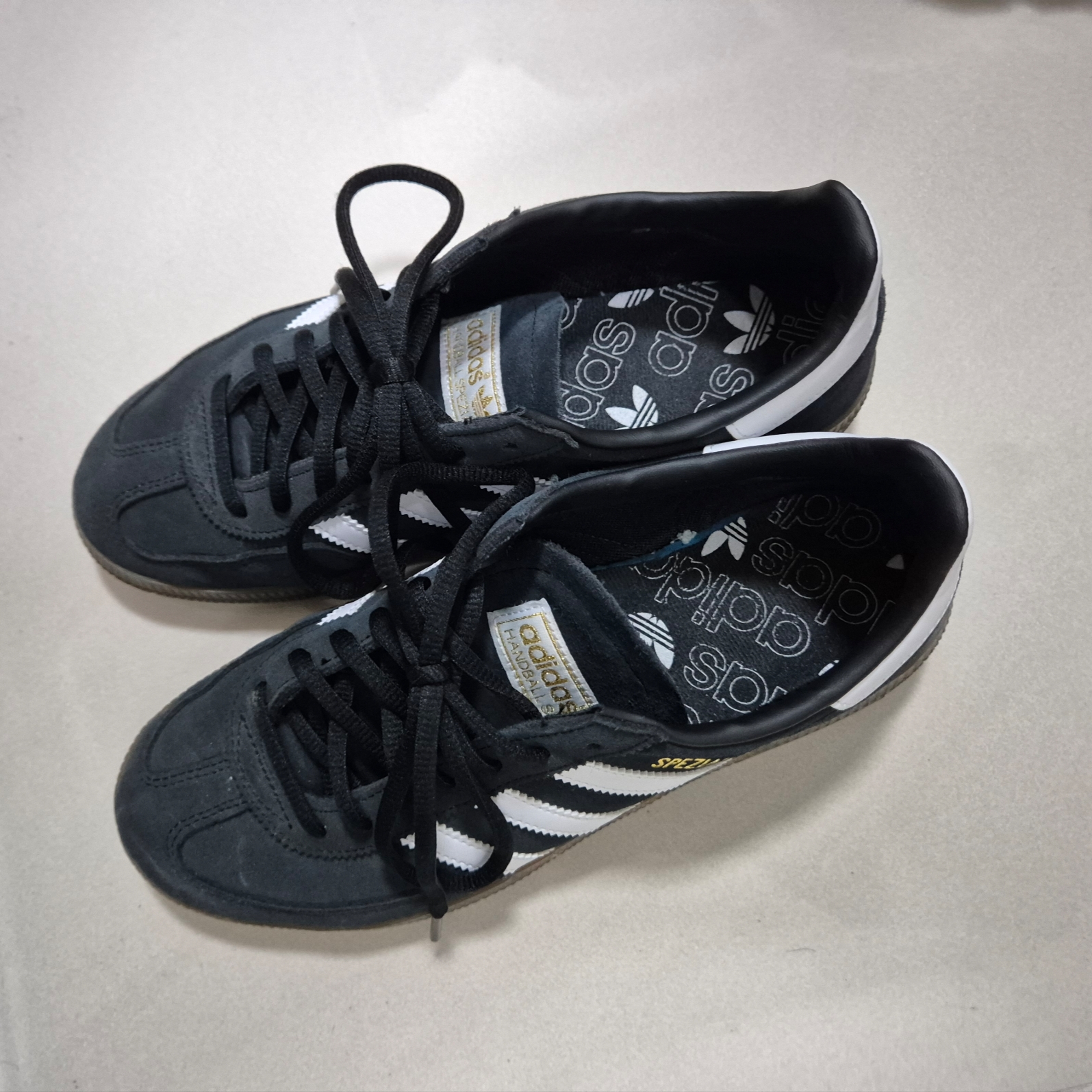 Adidas Spezial Handball Core Black 착용 스타일