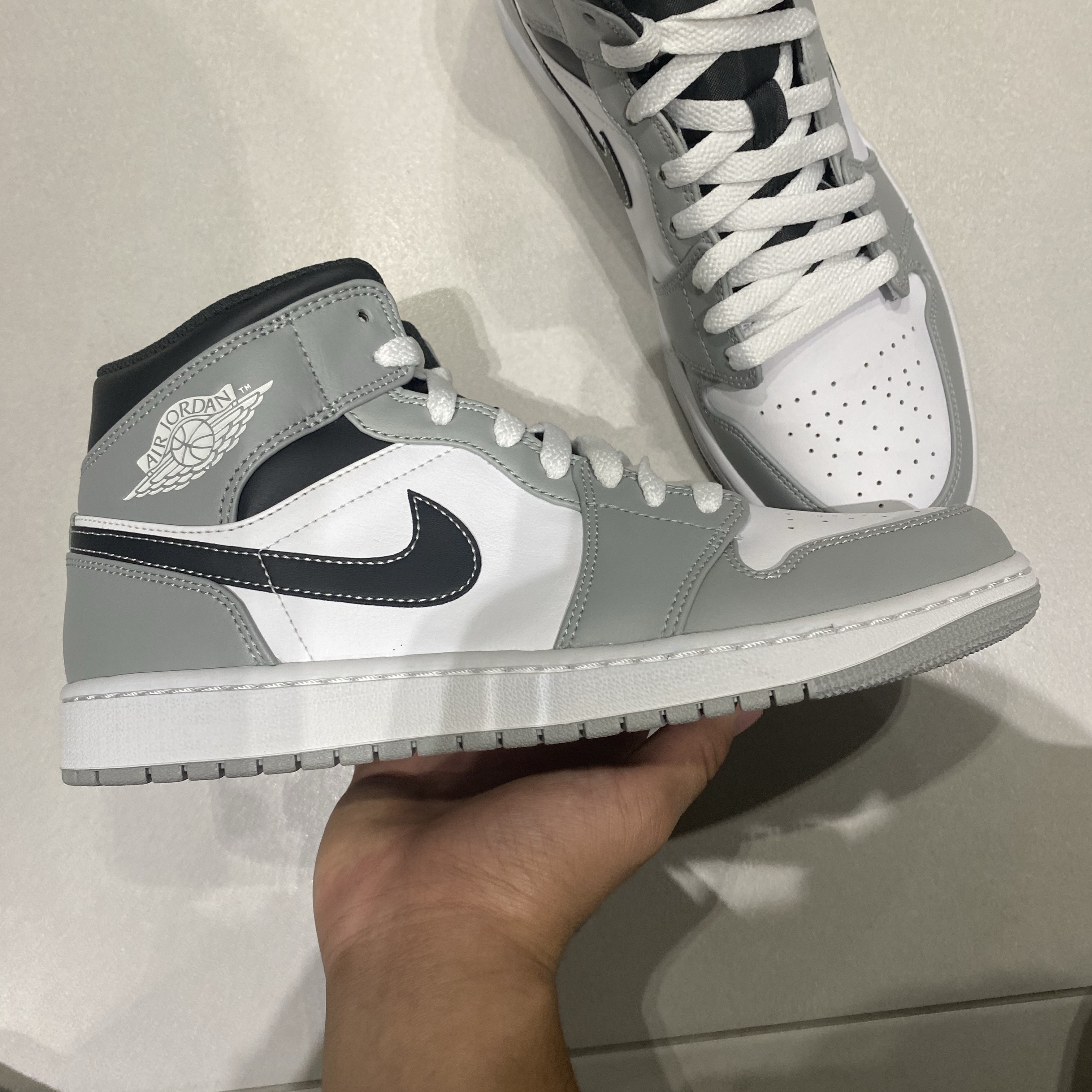 Jordan 1 Mid Light Smoke Grey Anthracite 착용 스타일