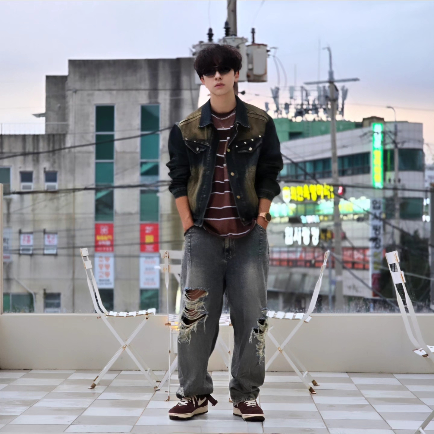 IAB Studio Striped T-Shirt Brown, Samsung Galaxy Watch6 44mm LTE Silver (Korean Ver.) 착용 스타일 - 1
