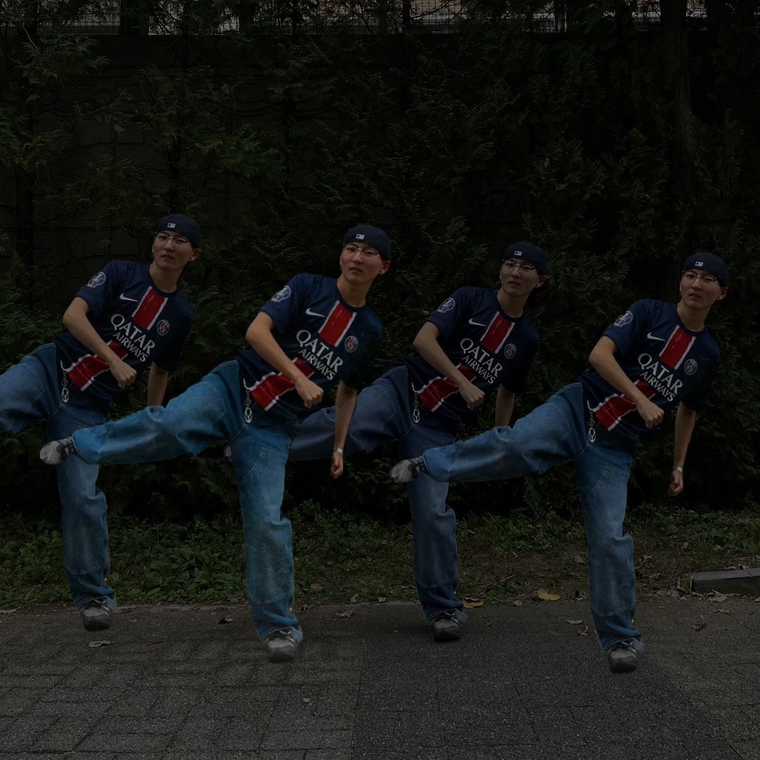New Era 59Fifty MLB Authentic New York Yankees Game Navy, Nike Paris Saint-Germain 2024/25 Dri-Fit Stadium Home Replica Jersey Midnight Navy (Non Marking Ver.) 착용 스타일