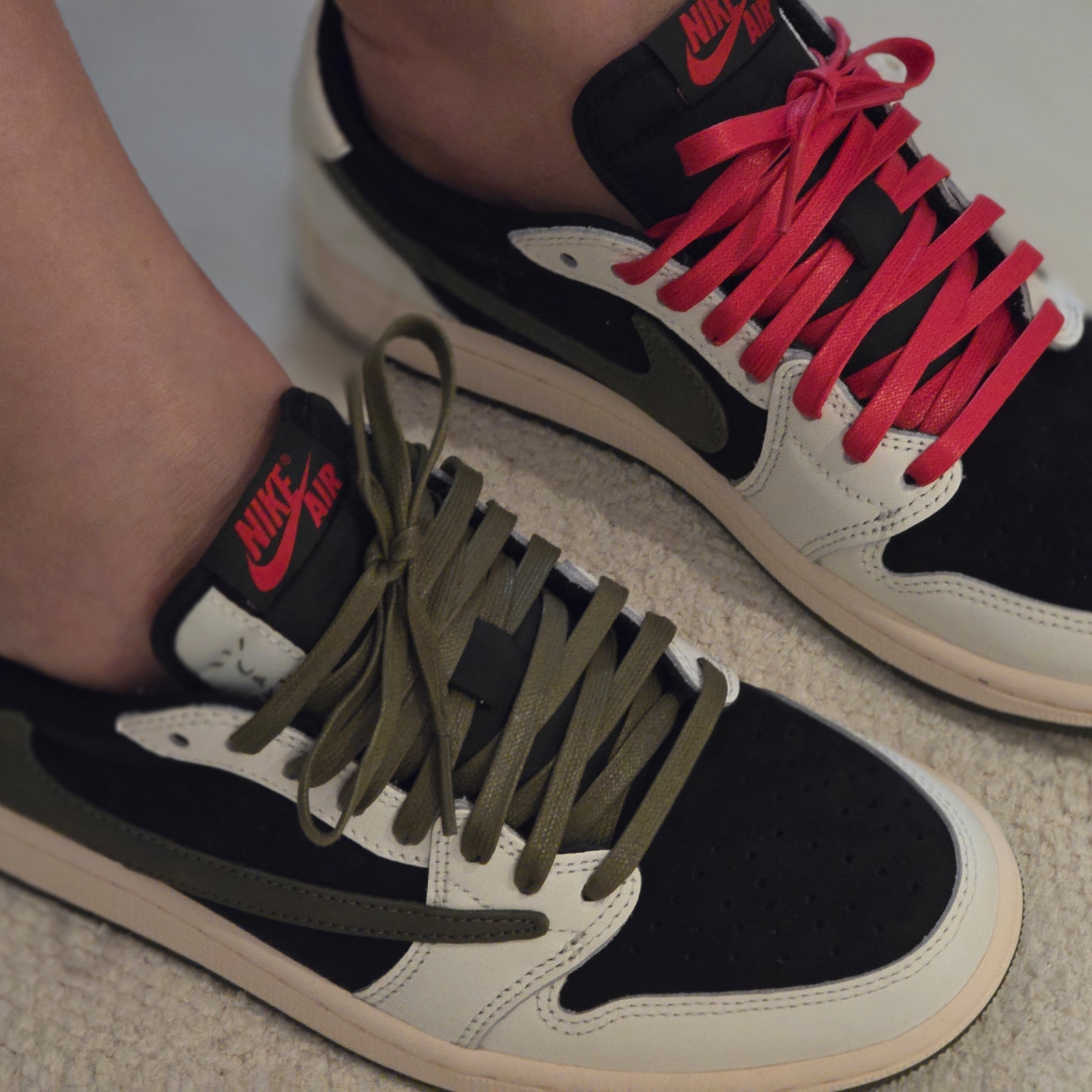 (W) Jordan 1 x Travis Scott Retro Low OG SP Medium Olive 착용 스타일 - 2