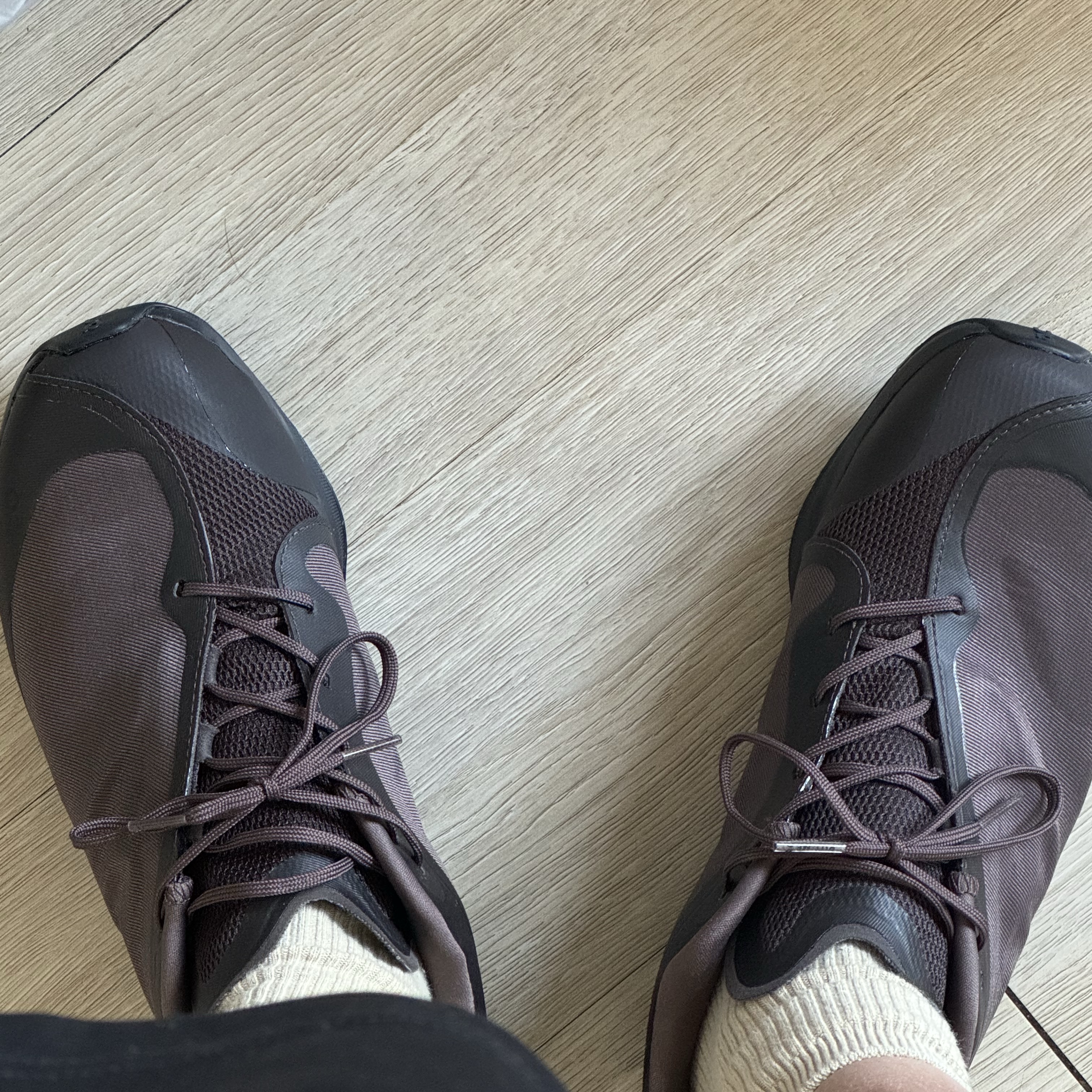 On Running x Post Archive Faction (Paf) Cloudventure Peak Cacao Espresso 착용 스타일 - 1