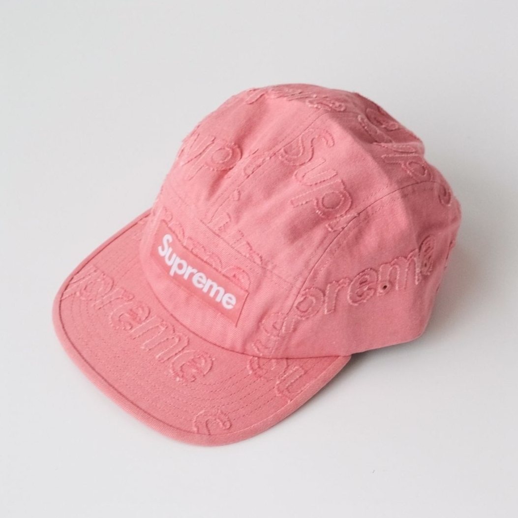 Supreme Lasered Denim Camp Cap Pink - 24FW, Supreme Lasered Denim Camp Cap White - 24FW 착용 스타일 - 3