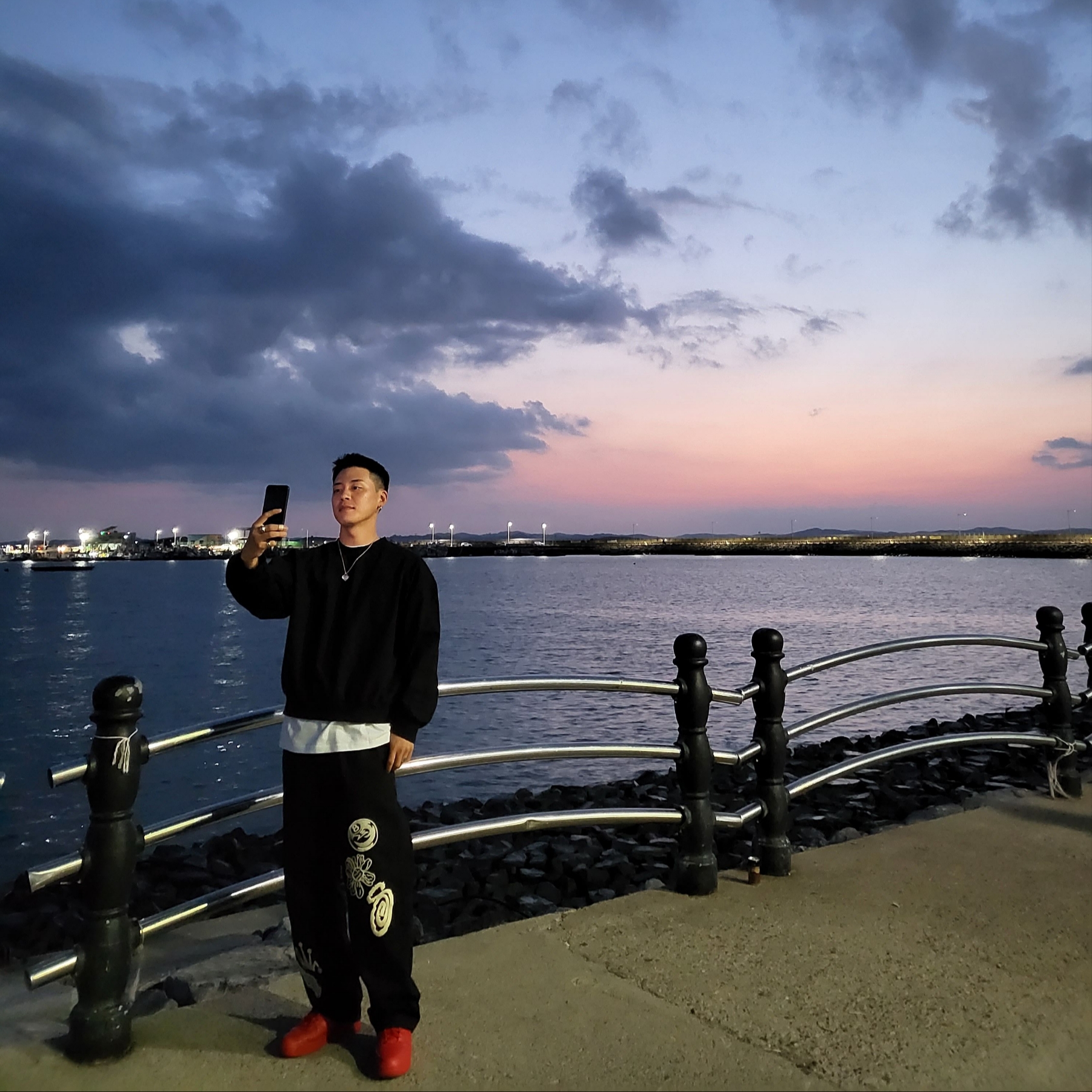 Stussy Noma Icon Beach Pants Washed Black, Supreme x Tiffany & Co. Return to Tiffany Heart Tag Pendant - 21FW 착용 스타일 - 1