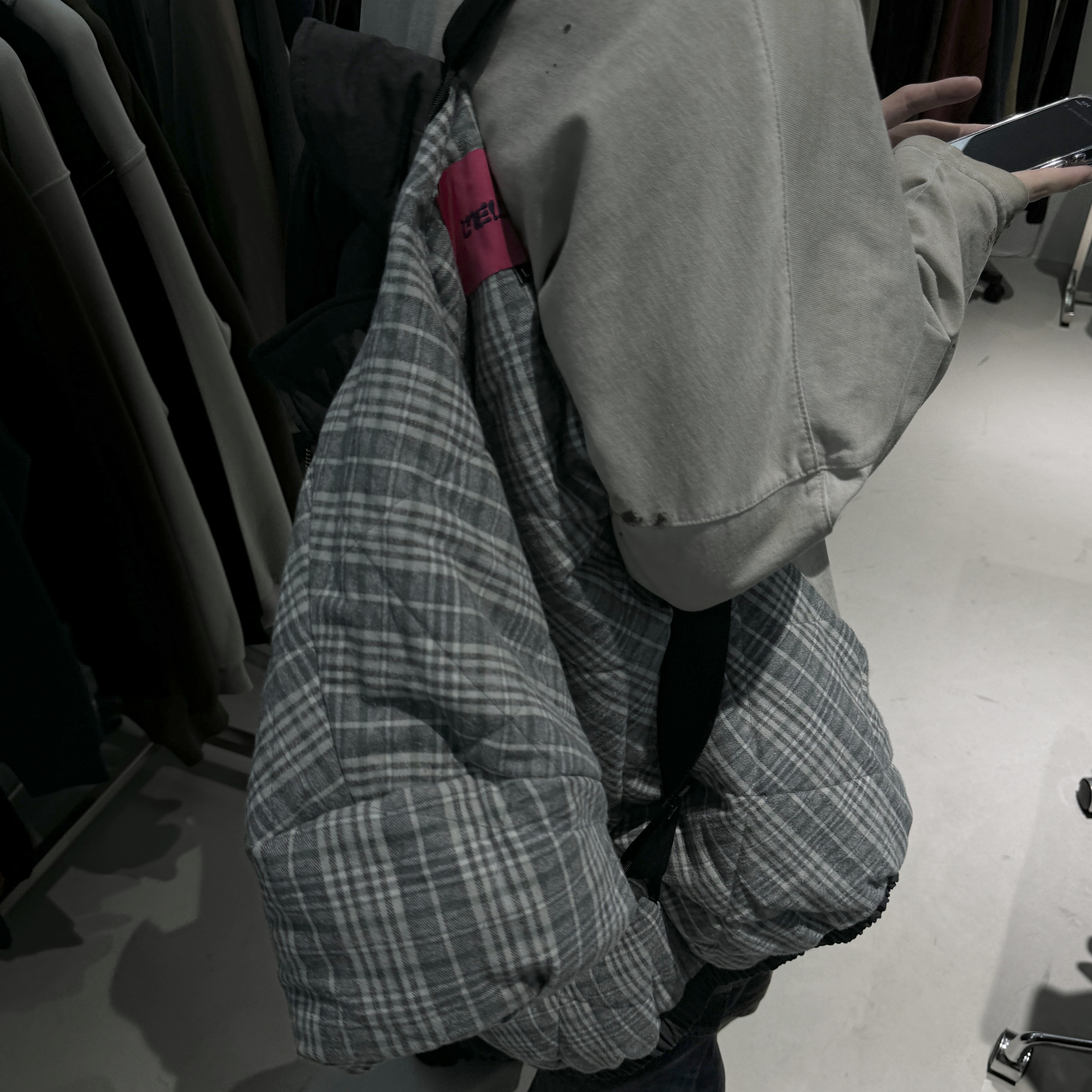 MELLOW Pigment Drizzler Jacket Black 착용 스타일