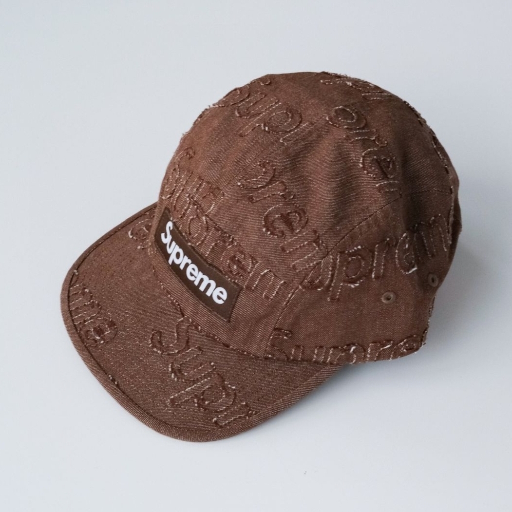Supreme Lasered Denim Camp Cap Pink - 24FW, Supreme Lasered Denim Camp Cap White - 24FW 착용 스타일 - 4