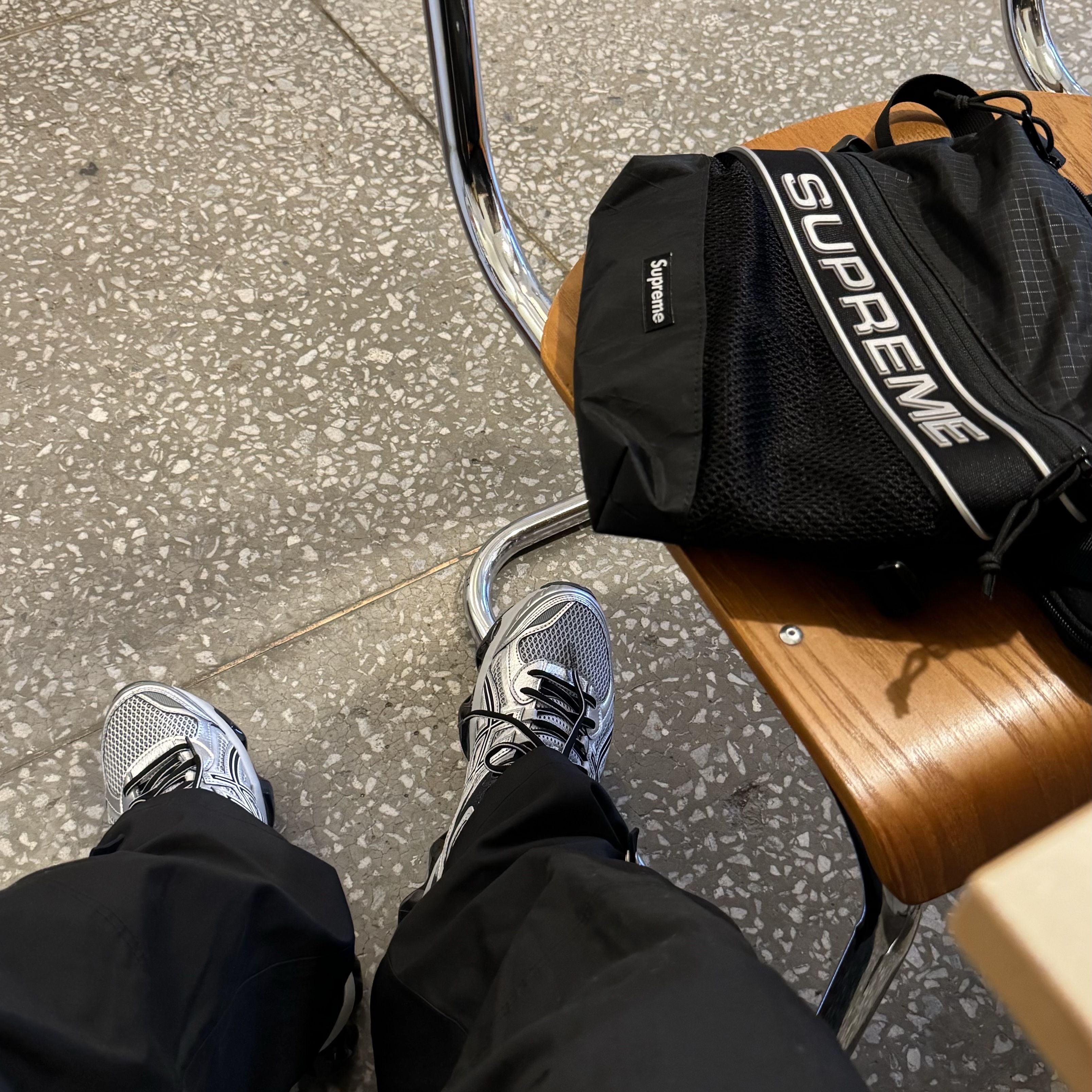 Asics Gel-Quantum Kinetic Mid Grey Pure Silver, Supreme Shoulder Bag Black - 23FW 착용 스타일 - 1