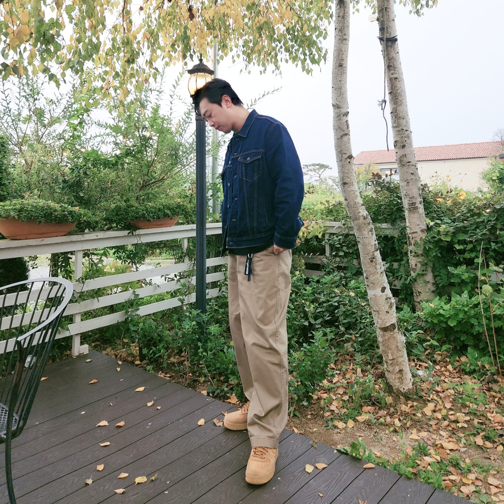 Uniqlo U Wide FIt Chino Pants Brown, Nike Air Force 1 '07 WB Flax 착용 스타일 - 1