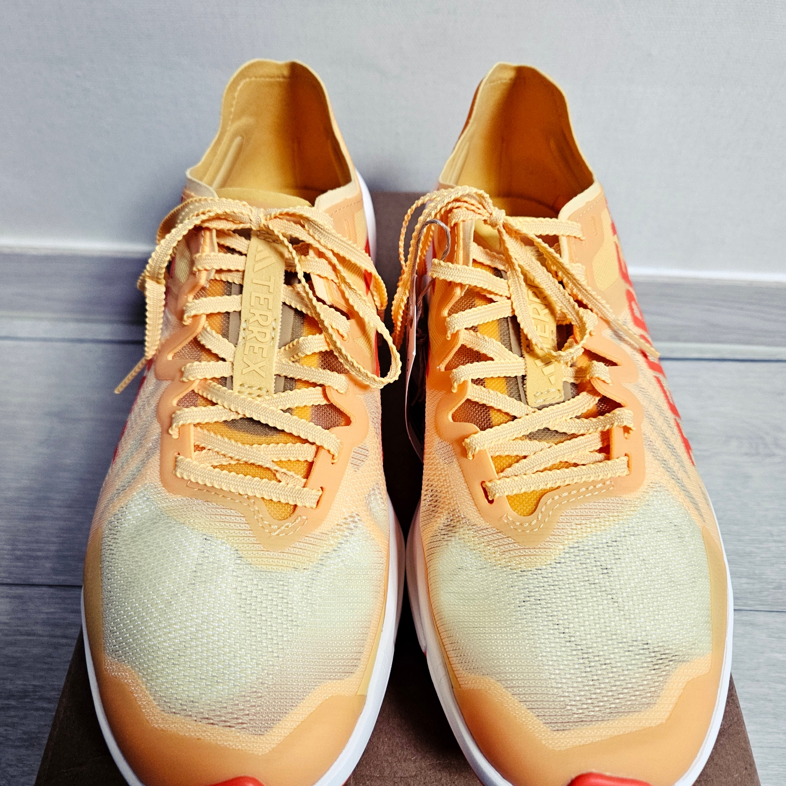 Adidas Terrex Agravic Speed Trail Running Semi Spark Crystal White 착용 스타일 - 3