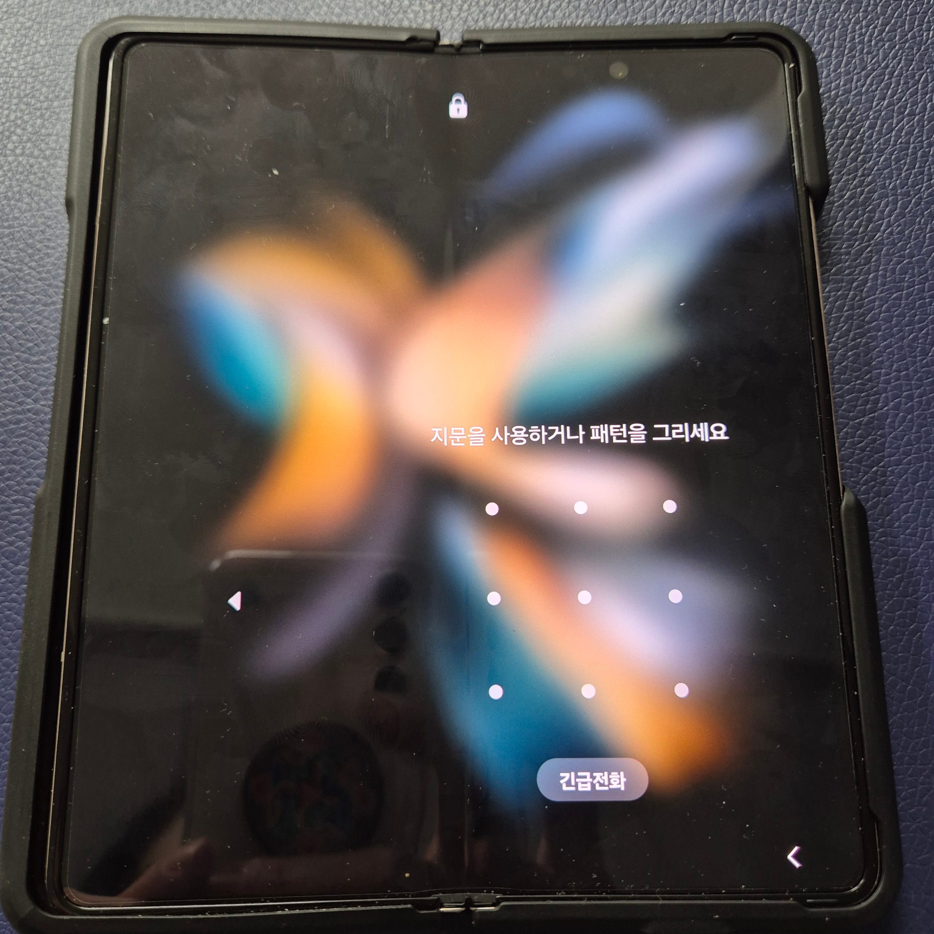 [S등급] Refurbished Galaxy Z Fold 4 256GB Gray Green 착용 스타일 - 2