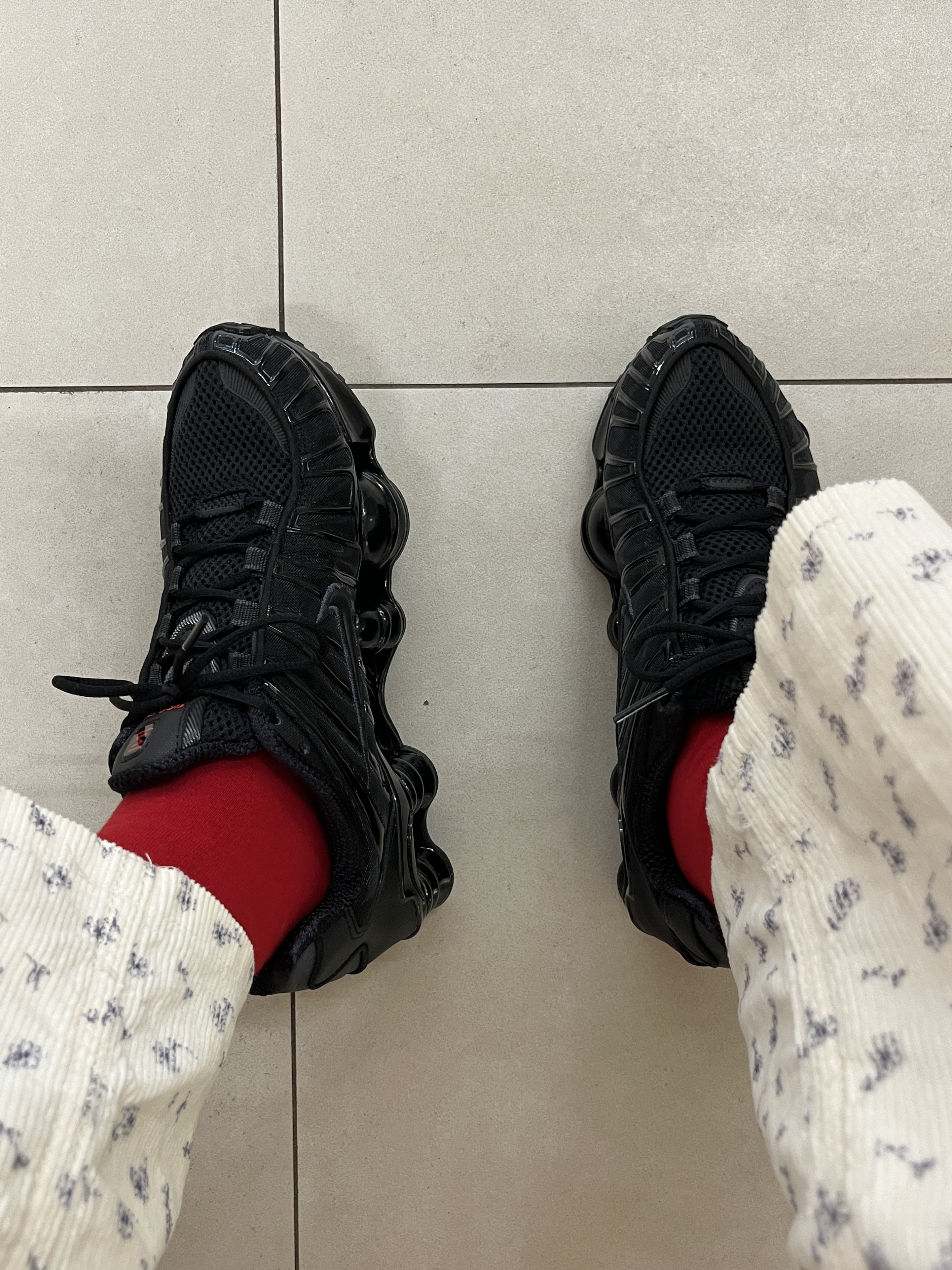 (W) Nike Shox TL Black and Max Orange 착용 스타일