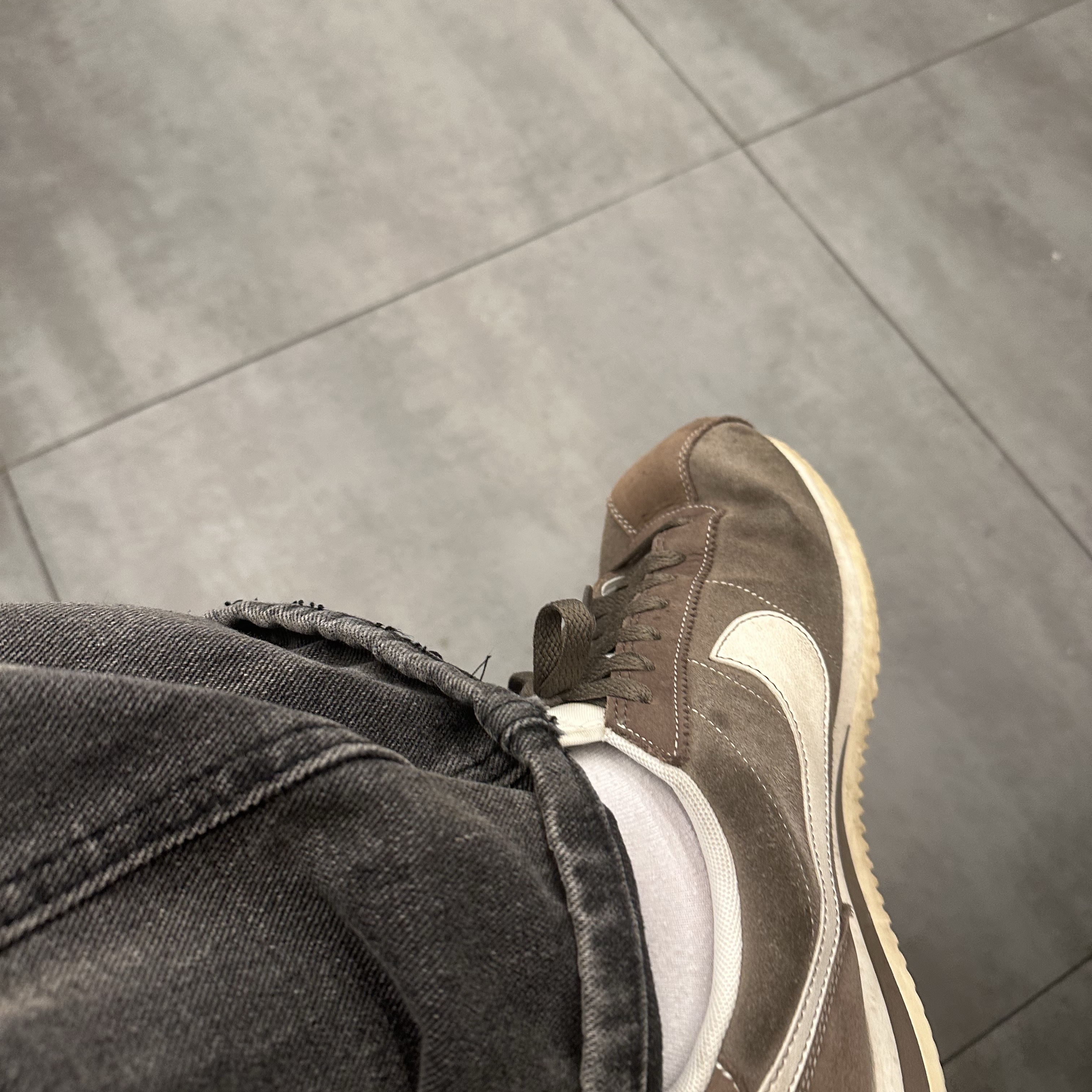 Nike Cortez SE Hangul Day Baroque Brown Sail 착용 스타일