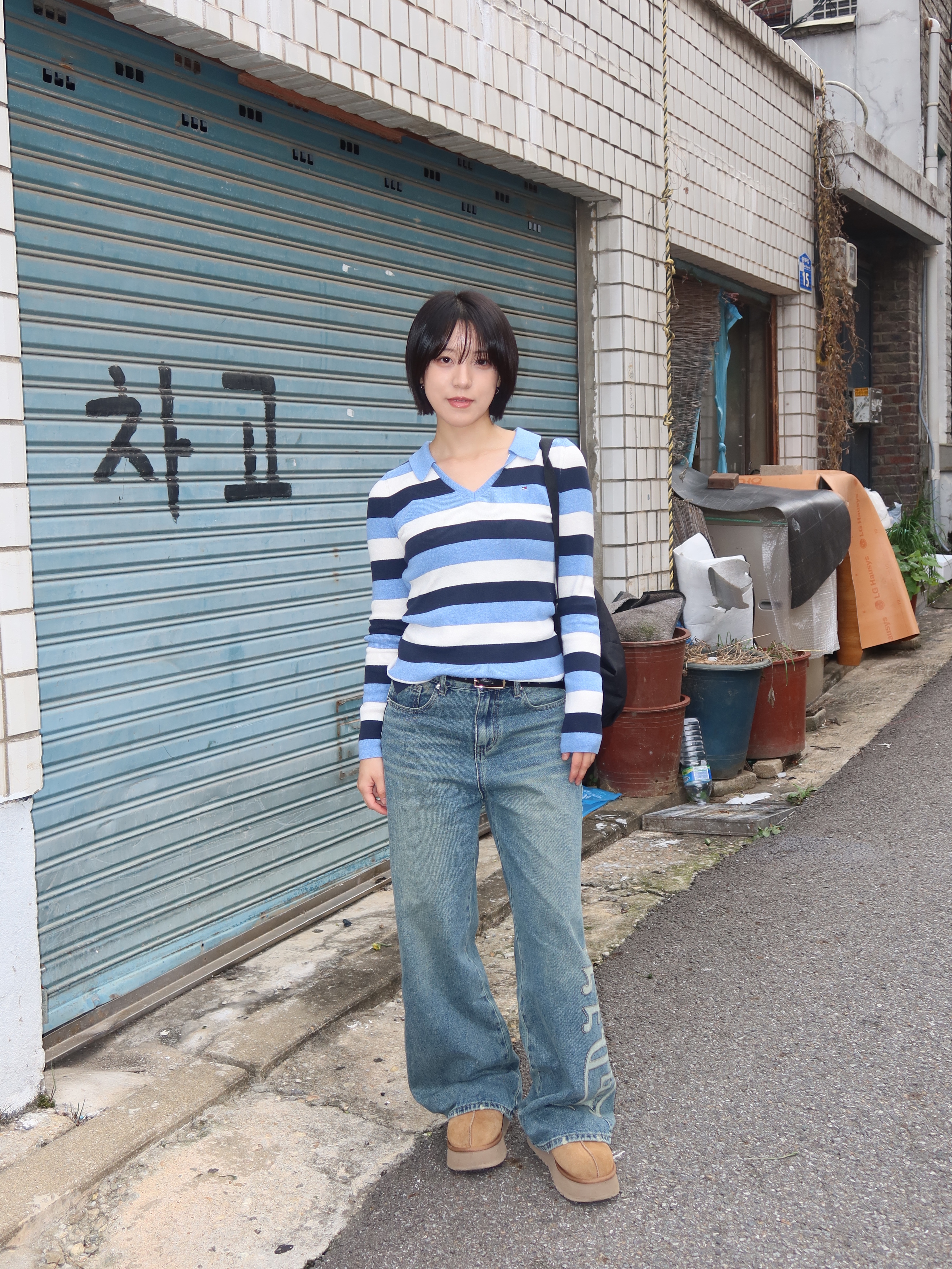(W) UGG Tazz Slipper Chestnut, Prada Re-Nylon Small Backpack Black 착용 스타일