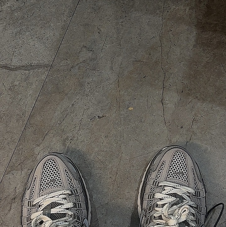 Nike P-6000 PRM Light Iron Ore 착용 스타일