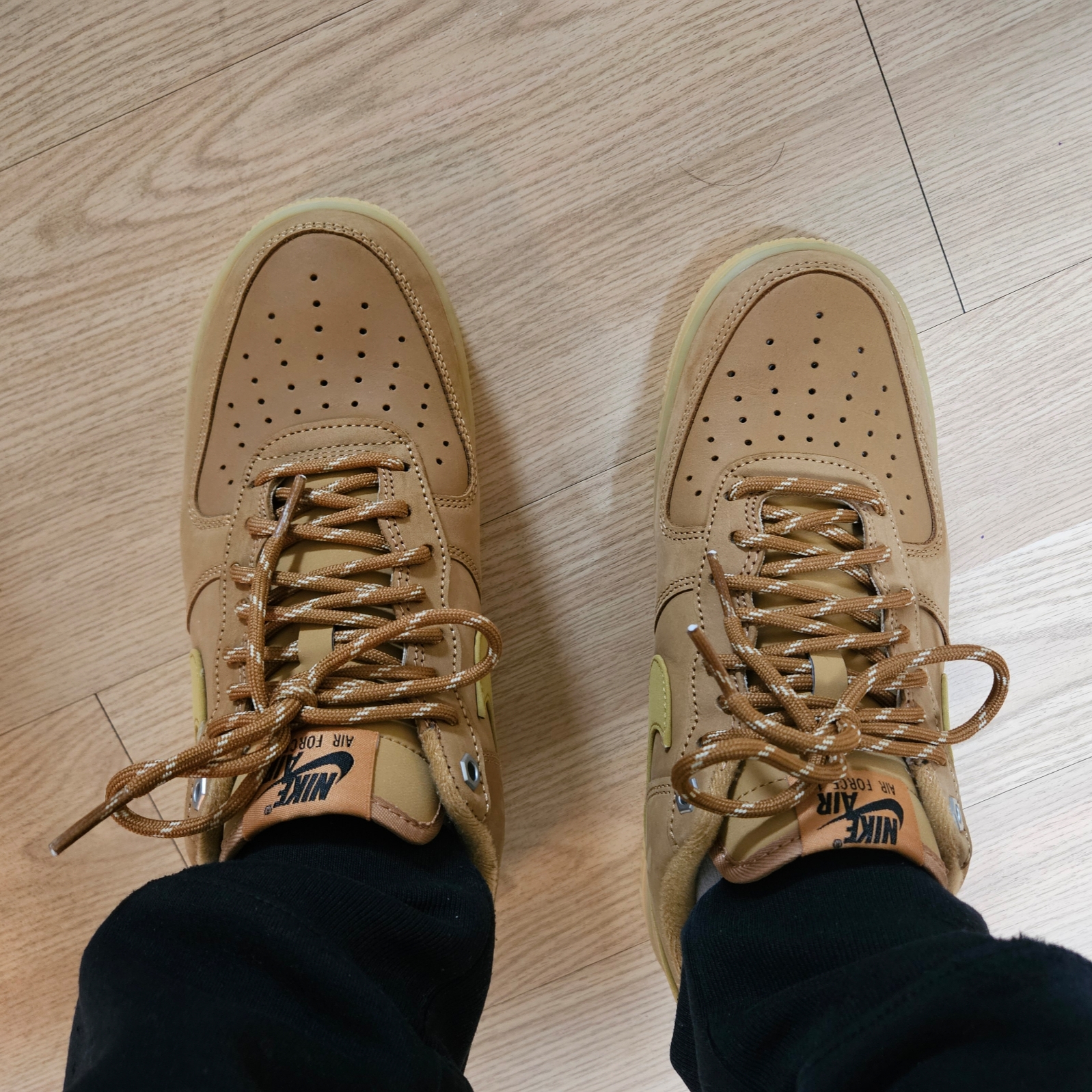Nike Air Force 1 '07 WB Flax 착용 스타일
