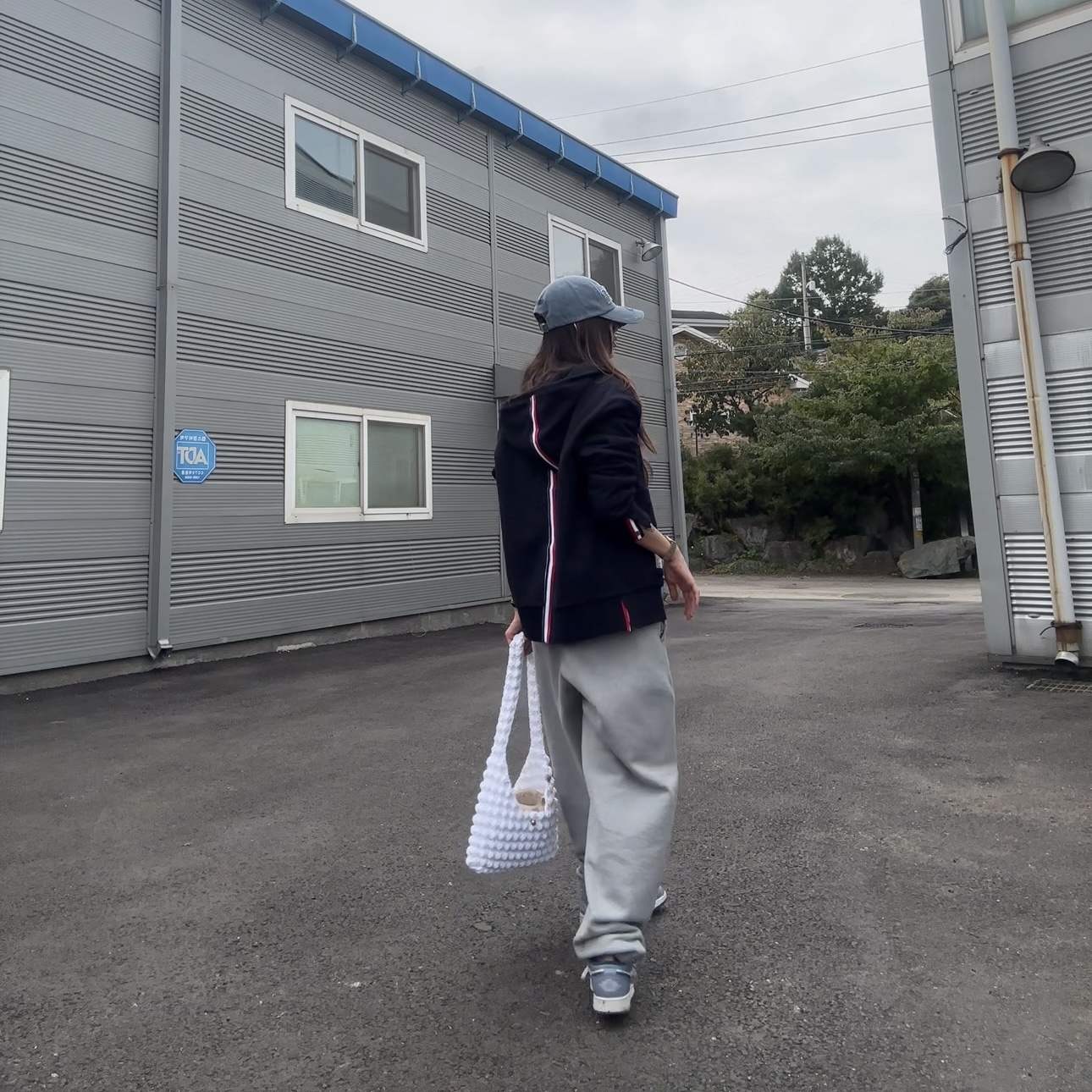 Thom Browne Cotton Loopback Center Back Stripe Zip Hoodie Navy, Nike x Stussy NRG RA Fleece Pants Dark Grey Heather (DJ9490-063) 착용 스타일 - 3