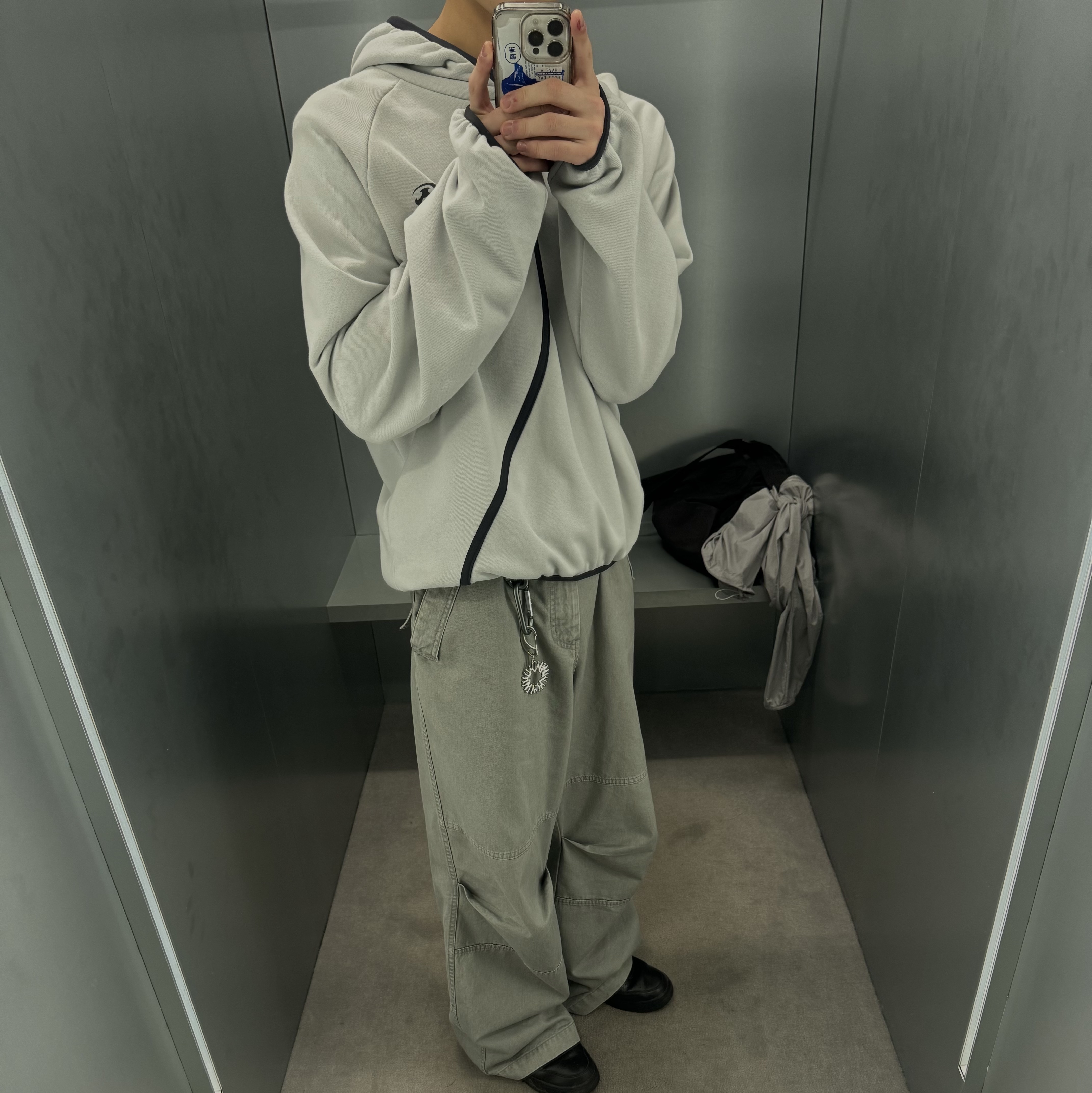 Sansan Gear Taped Hoodie Light Grey 착용 스타일