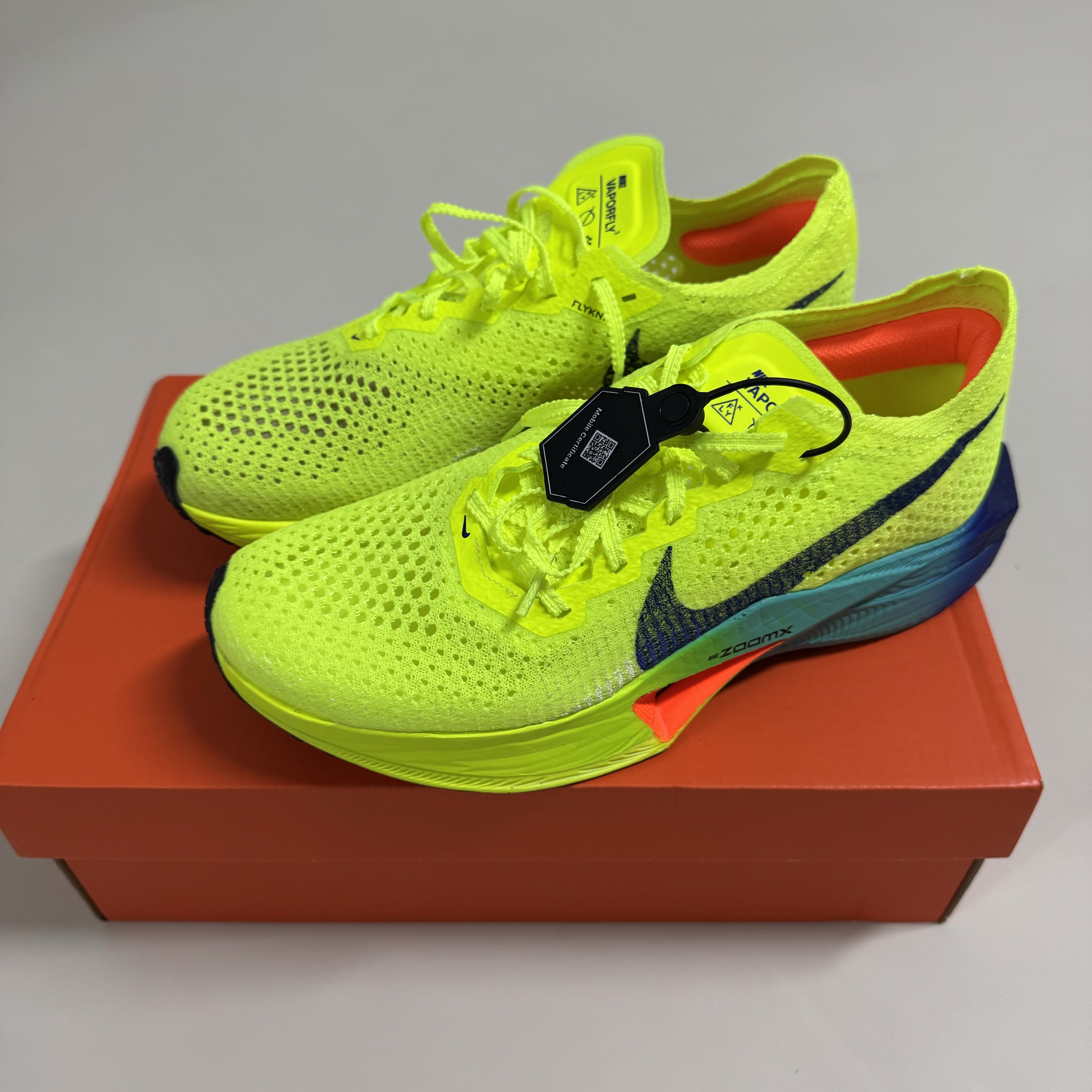 Nike ZoomX Vaporfly Next% 3 Volt Scream Green 착용 스타일