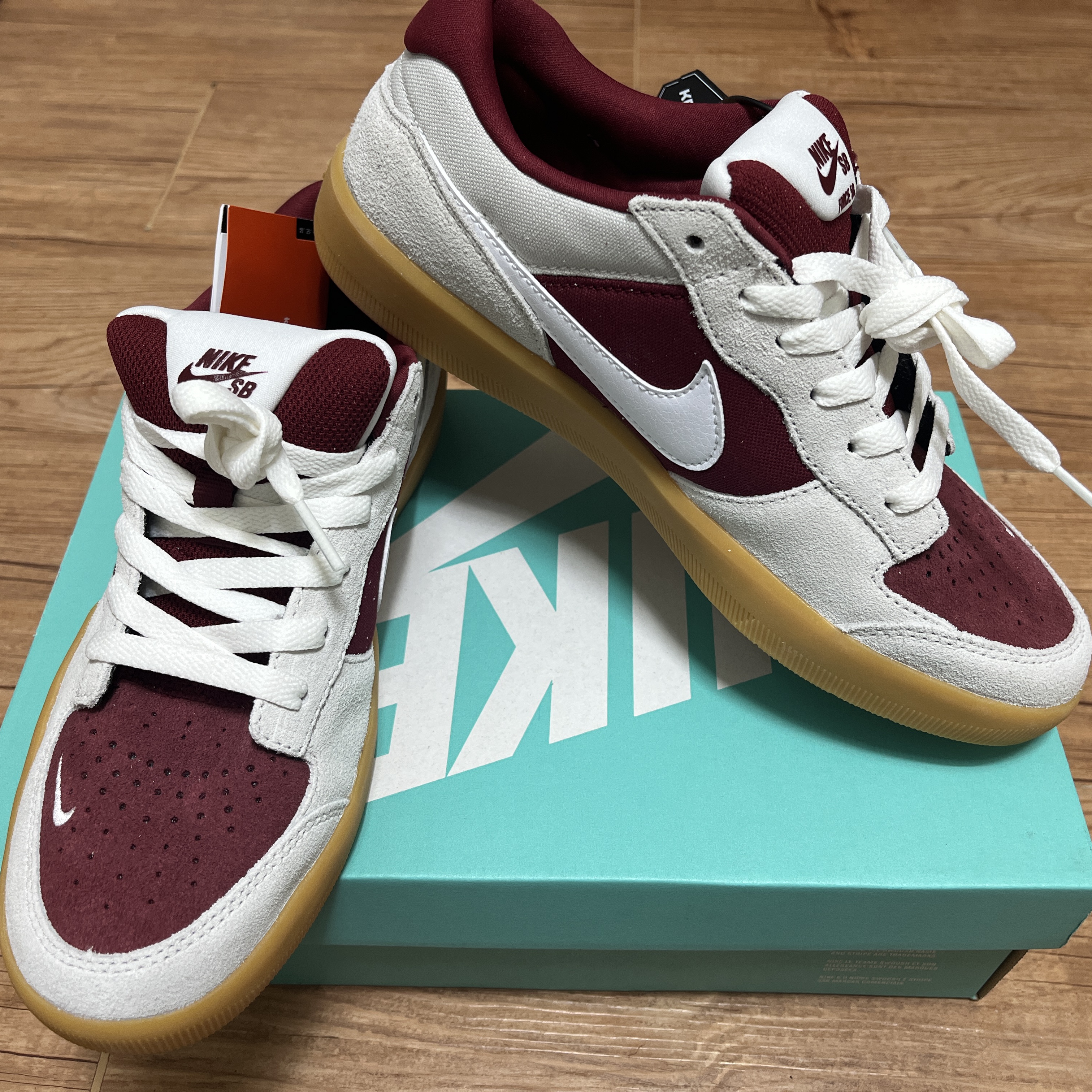Nike SB Force 58 Team Red Summit White 착용 스타일
