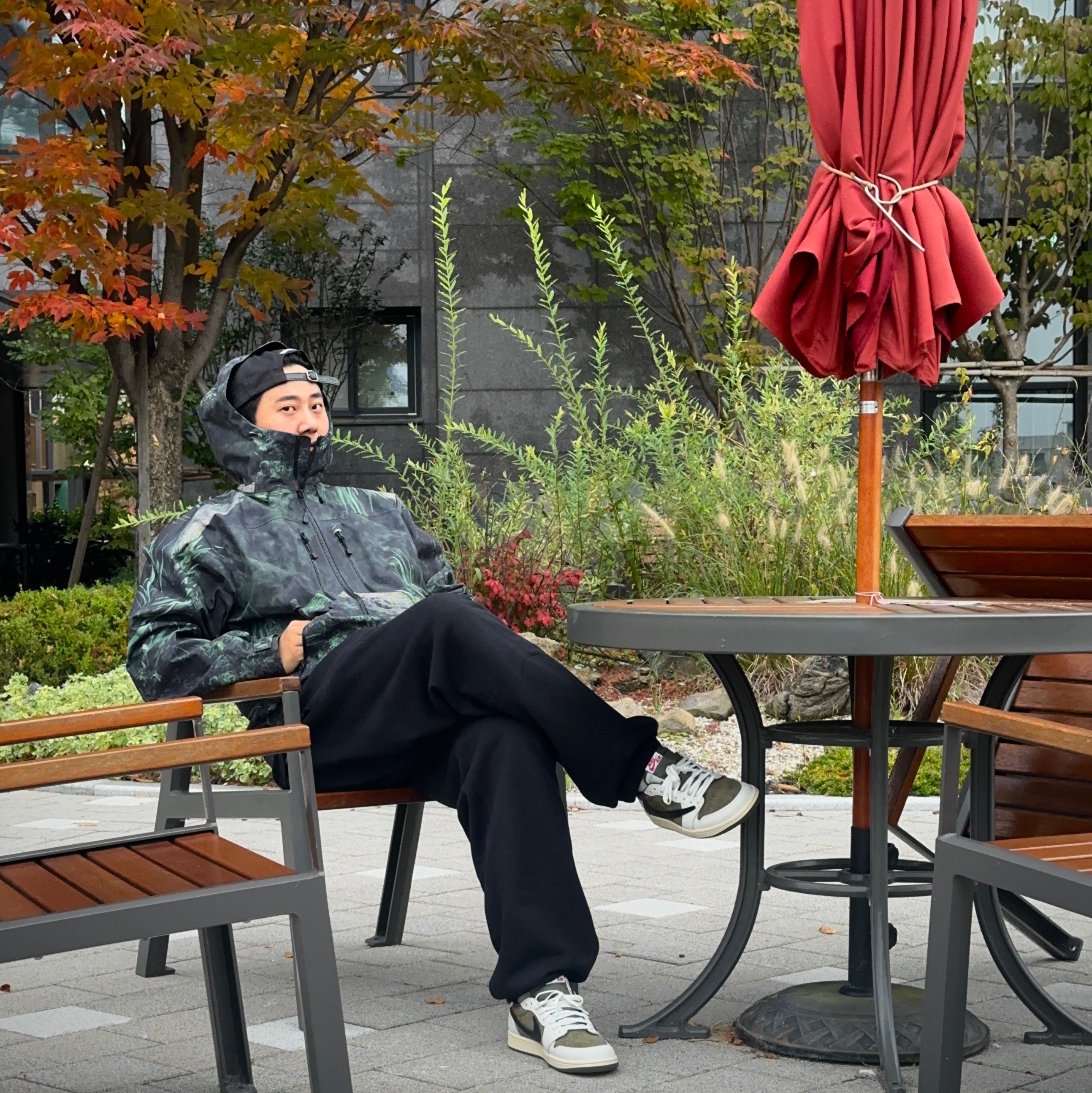 Supreme Gore-Tex Taped Seam Shell Jacket Kermit The Frog - 24SS, Supreme 2-Tone S Logo 6-Panel Black - 24SS 착용 스타일 - 3