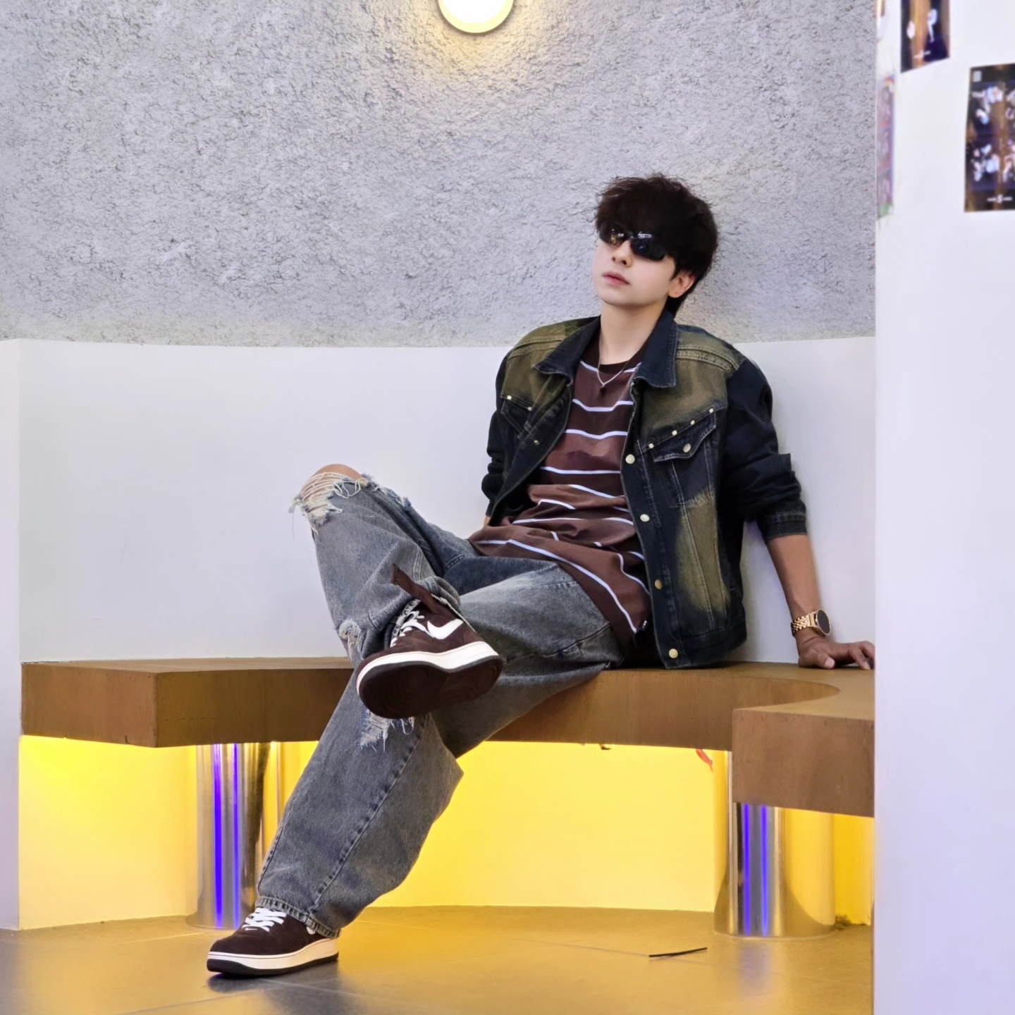 IAB Studio Striped T-Shirt Brown, Samsung Galaxy Watch6 44mm LTE Silver (Korean Ver.) 착용 스타일 - 4